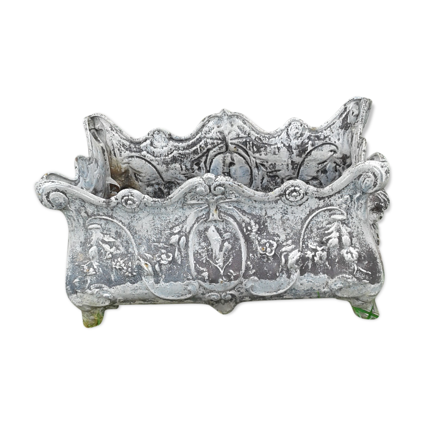 Cast-cast planter of the 19th