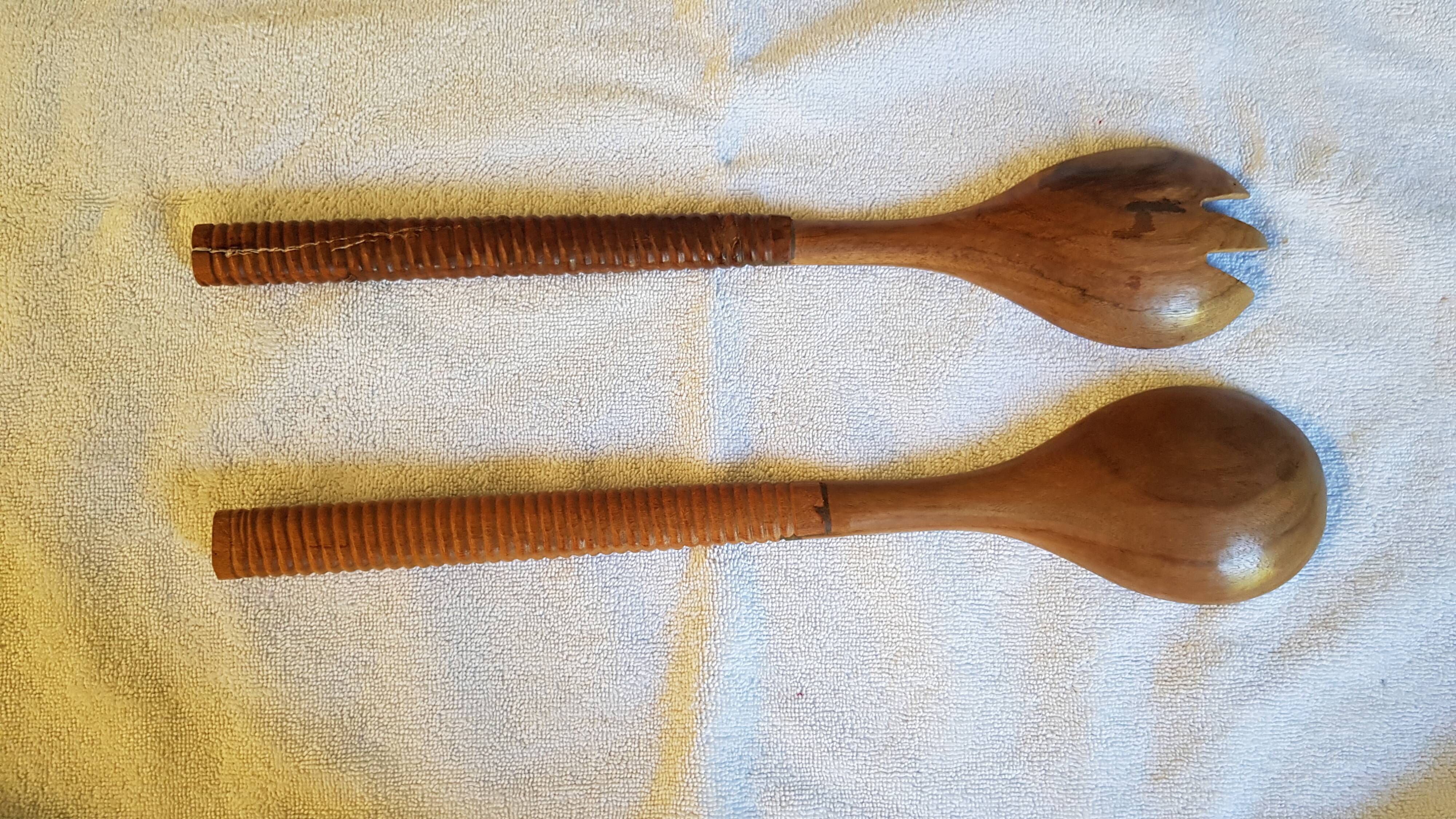 Set of rosewood salad cutlery and striated sleeve