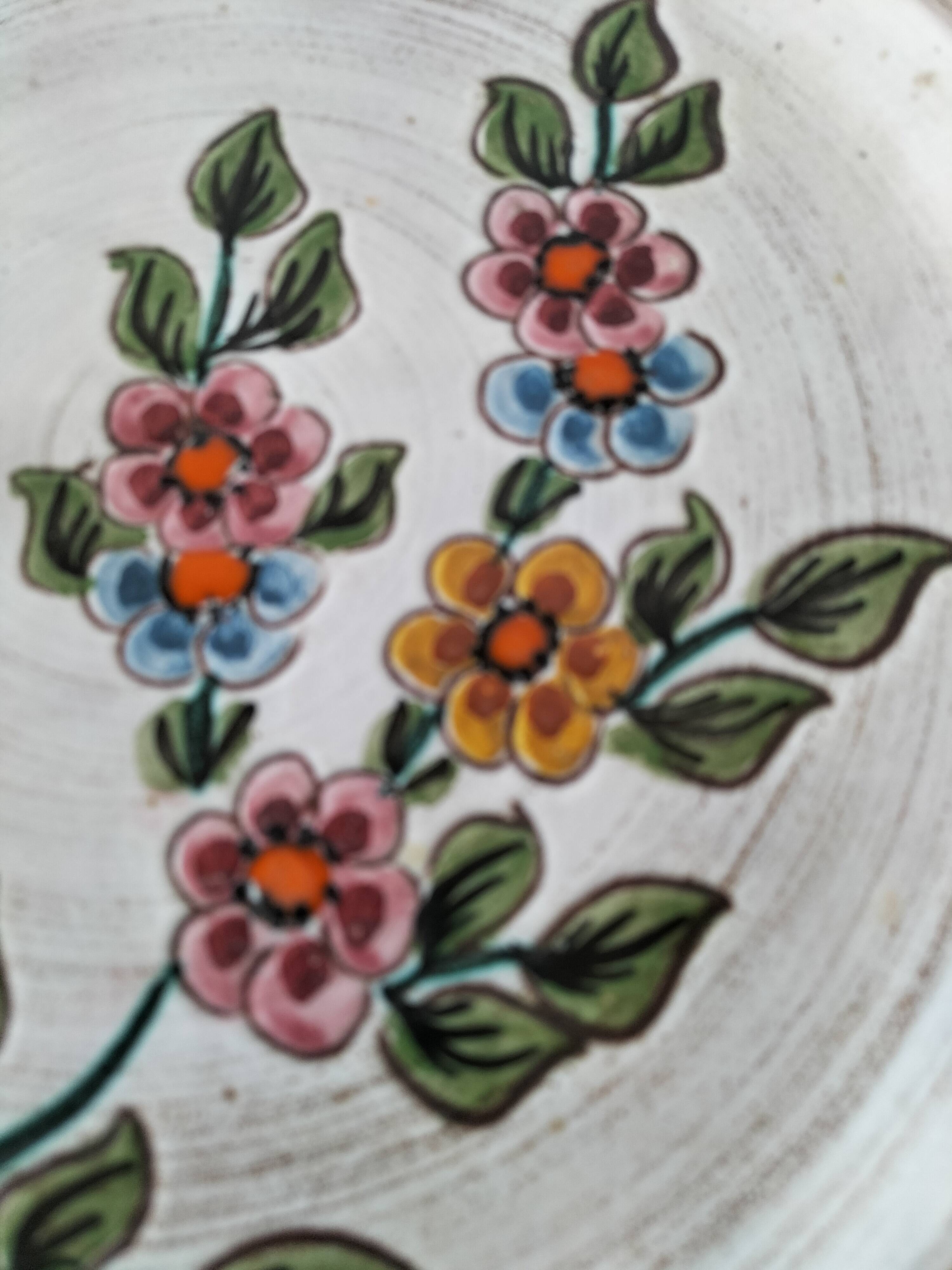Glazed stoneware plate with floral motif