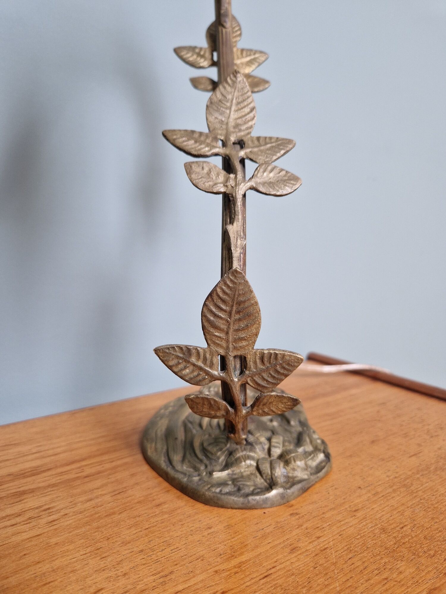 Art Nouveau lamp in bronze with a tulip signed LN (Lunéville)