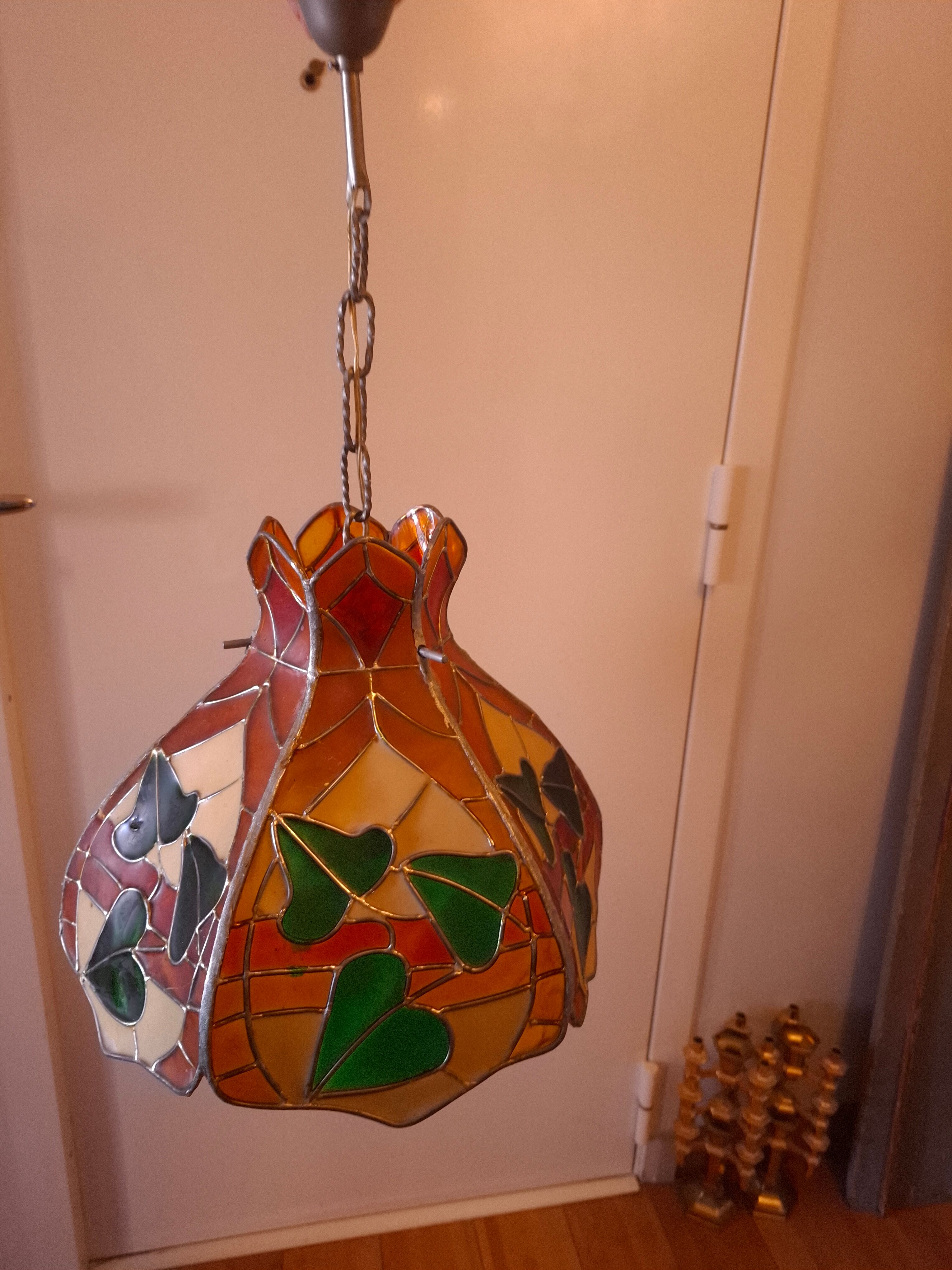 Tiffany-style stained glass pendant light