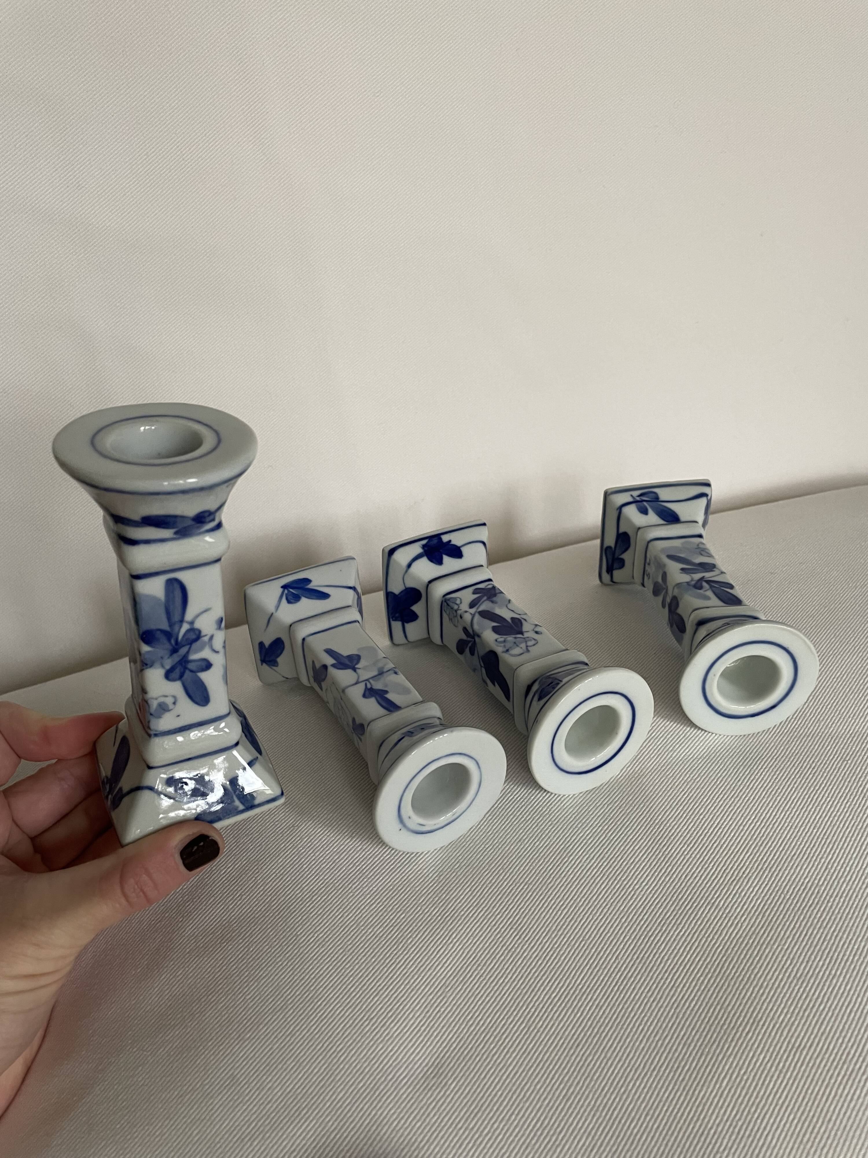 Set of 4 ceramic candle holders in white blue floral pattern