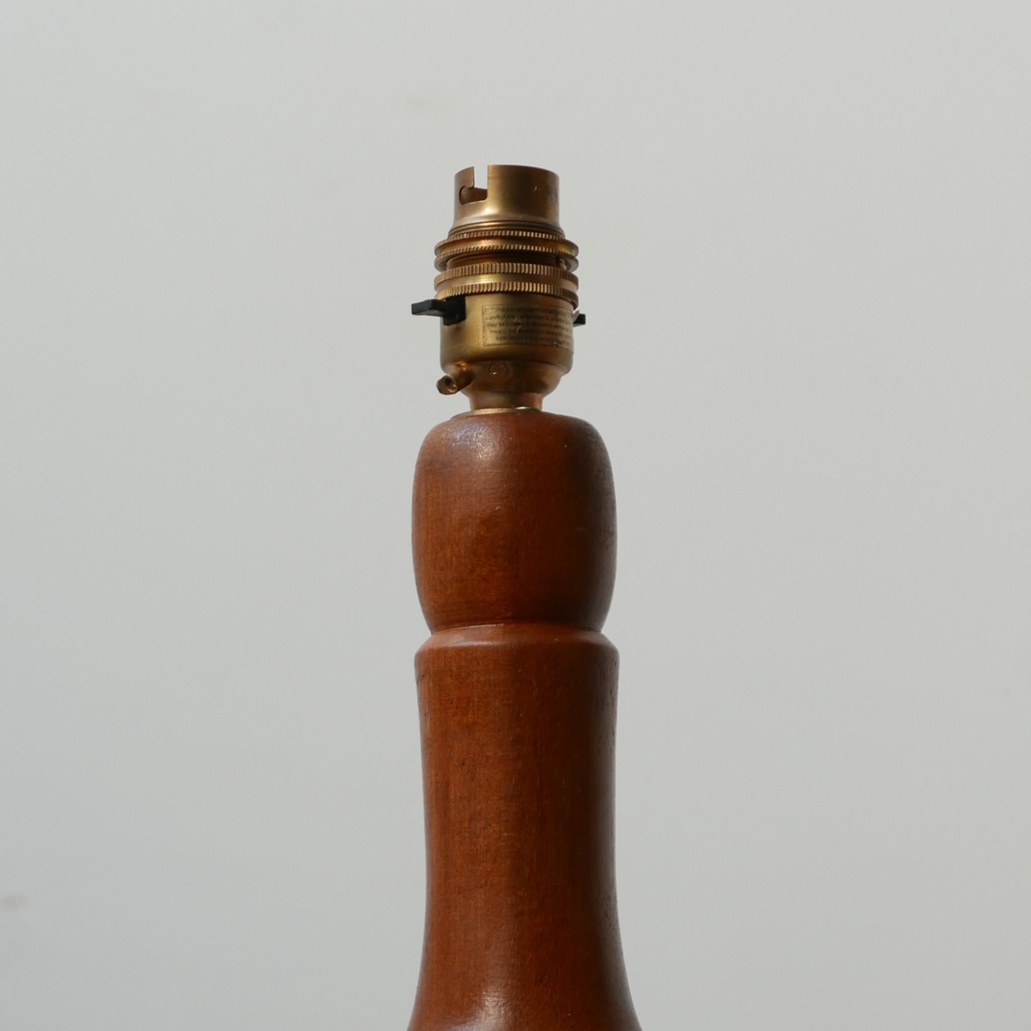 Lampe de table de spécimen en bois du milieu du siècle