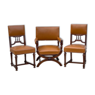 Fauteuil et deux chaises