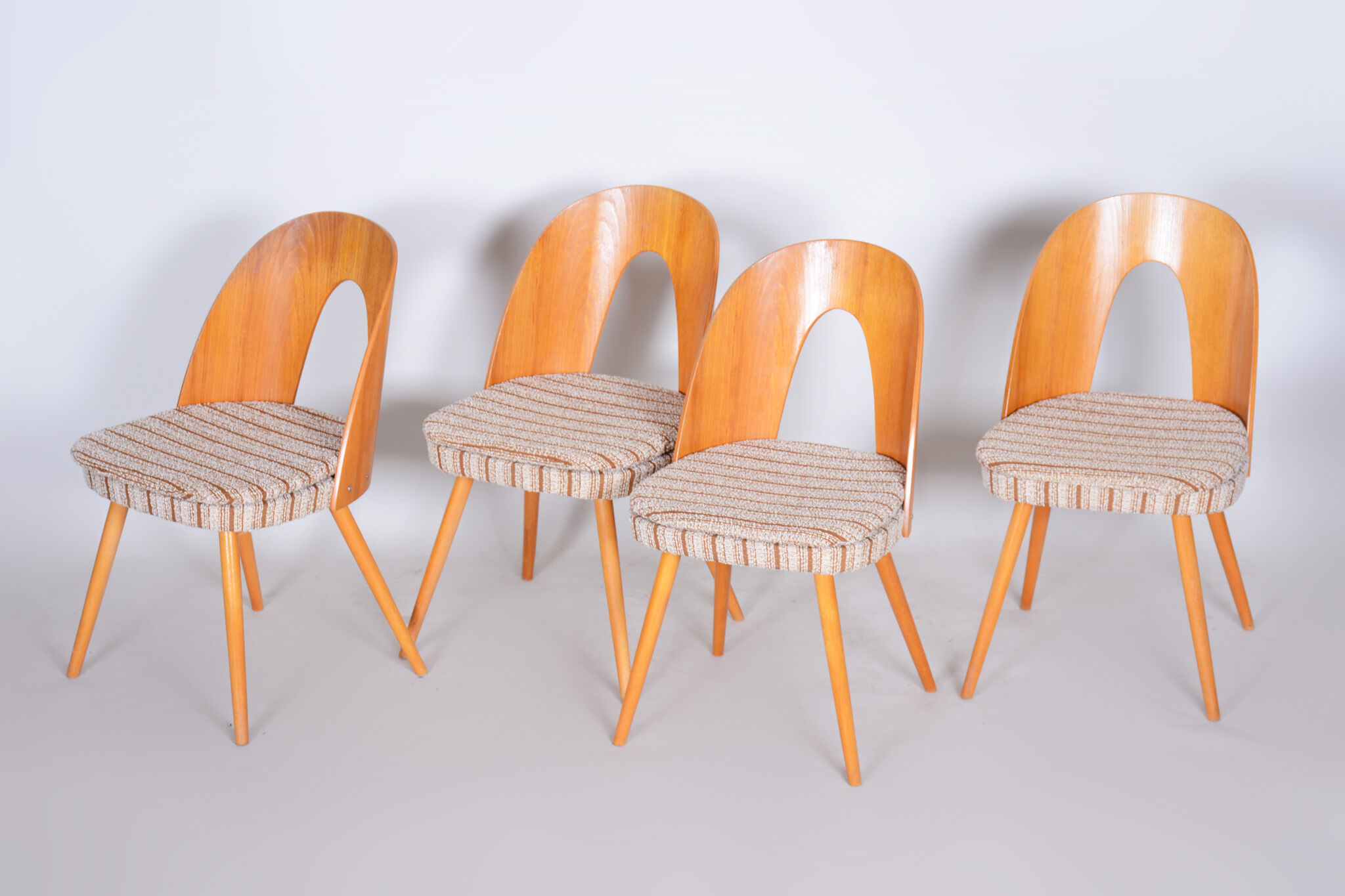 Four Antonín Šuman dining chairs - 1950s Czechia