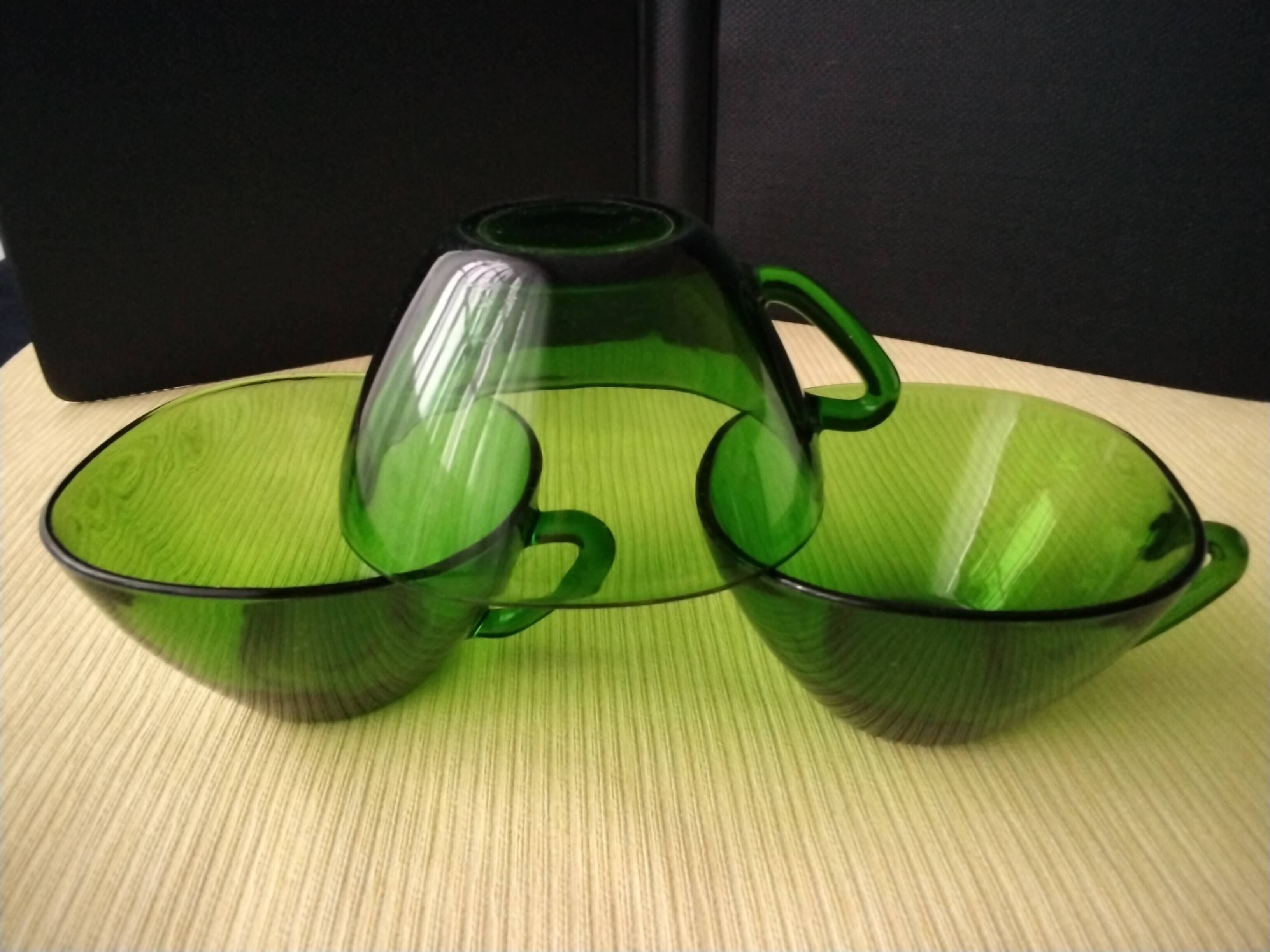 3 large vintage tea cups in véréco tempered glass