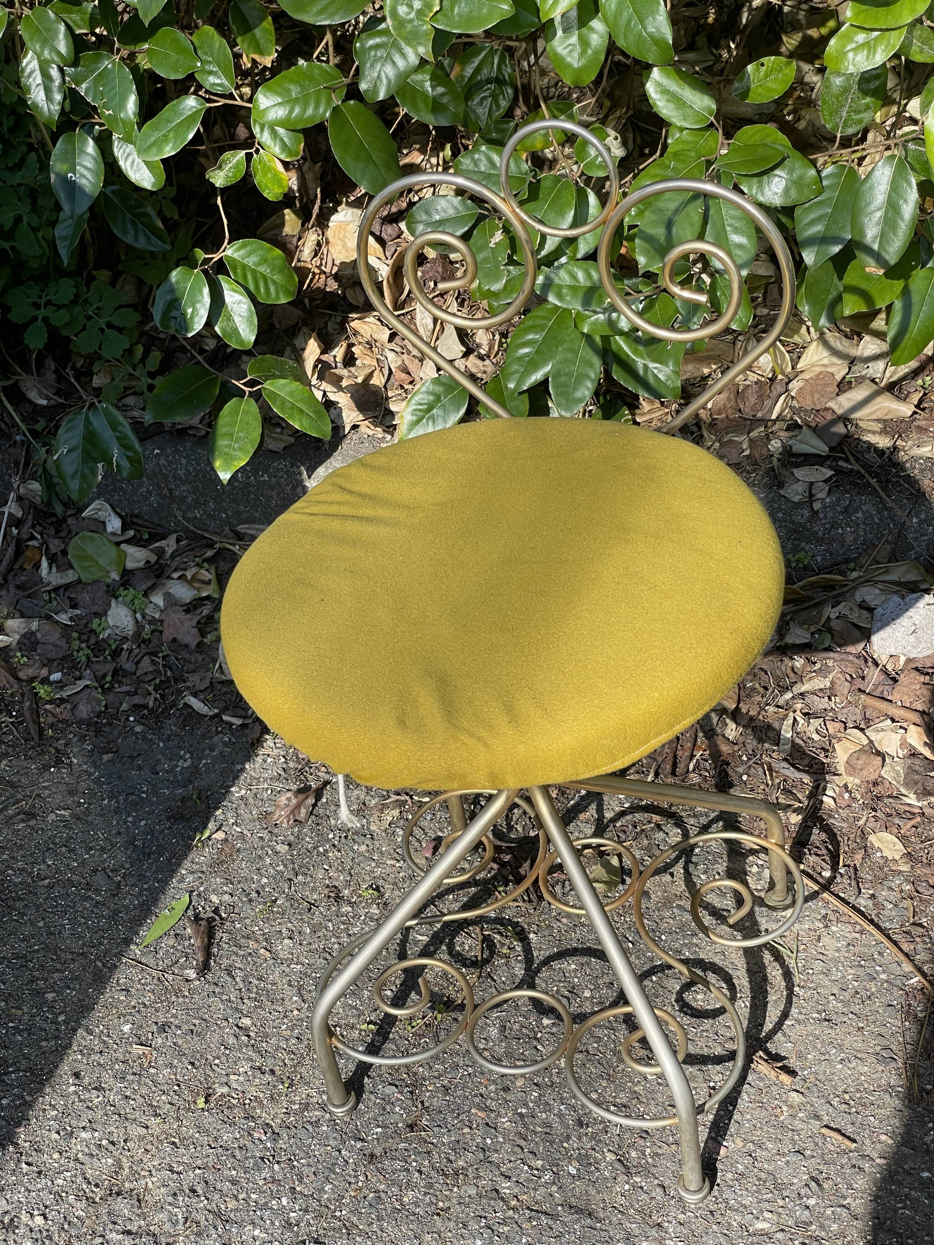 Small chamber chair in gold gold fine metal