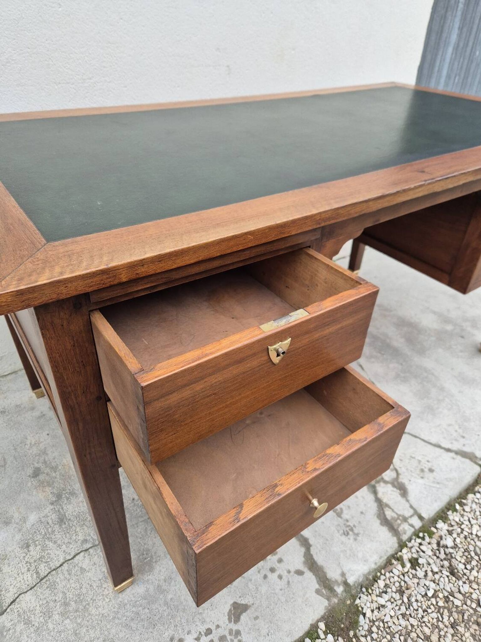 Louis XVI style minister's desk in solid walnut, 4 drawers, old manufacture