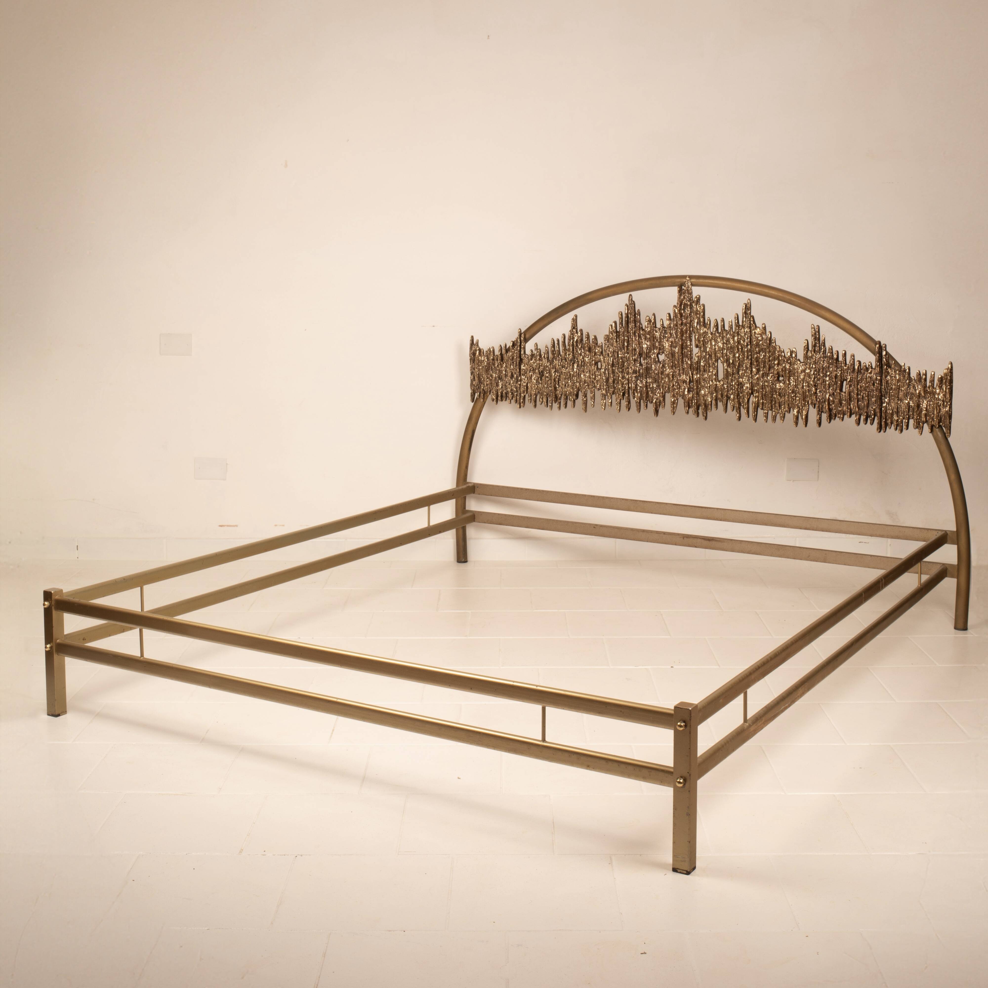 Aurora frame bed by Luciano Frigerio for Frigerio di Desio 1970