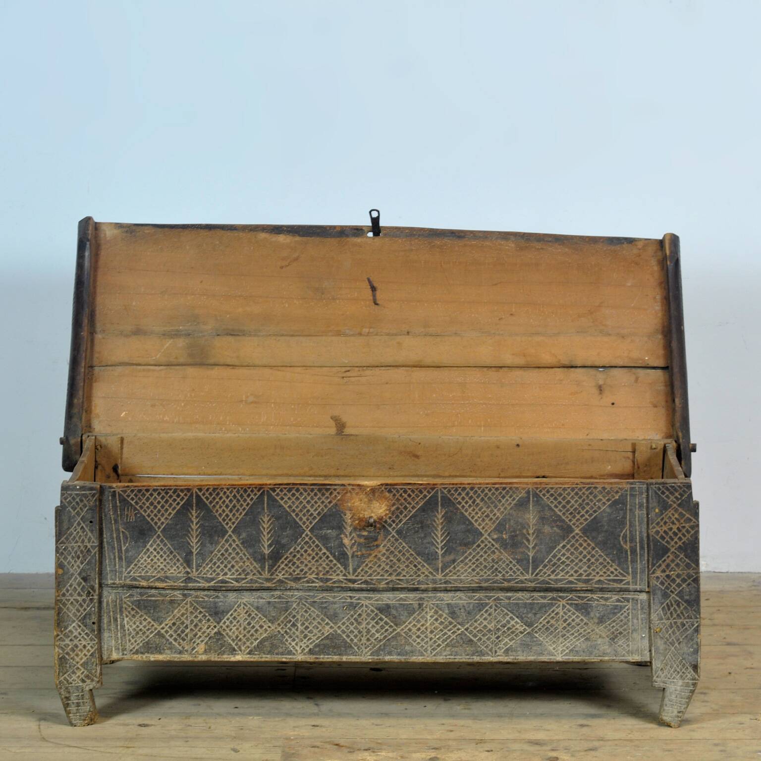 Antique beech shepherd's chest, 1820s