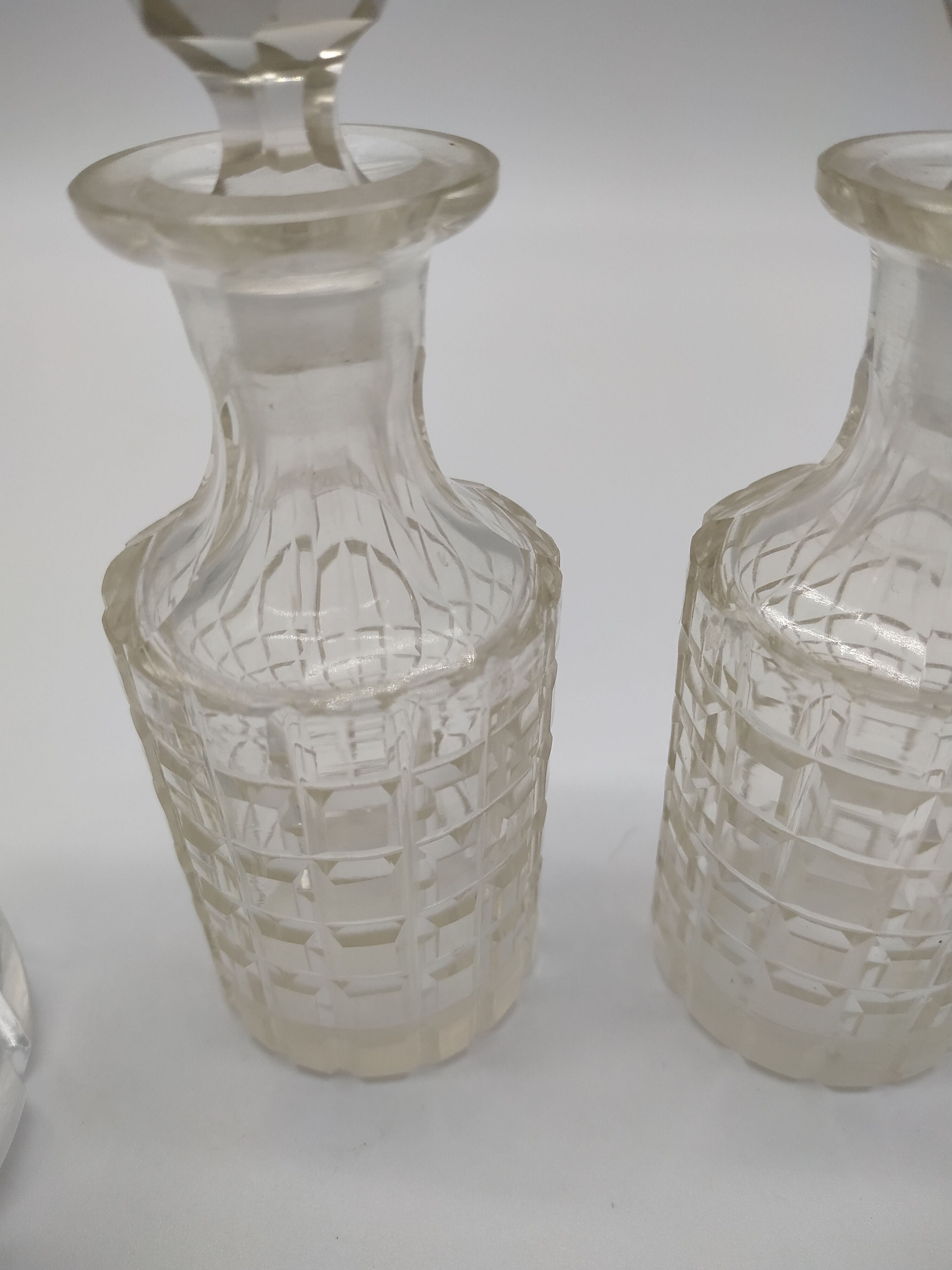 Série de 4 flacons en cristal de baccarat