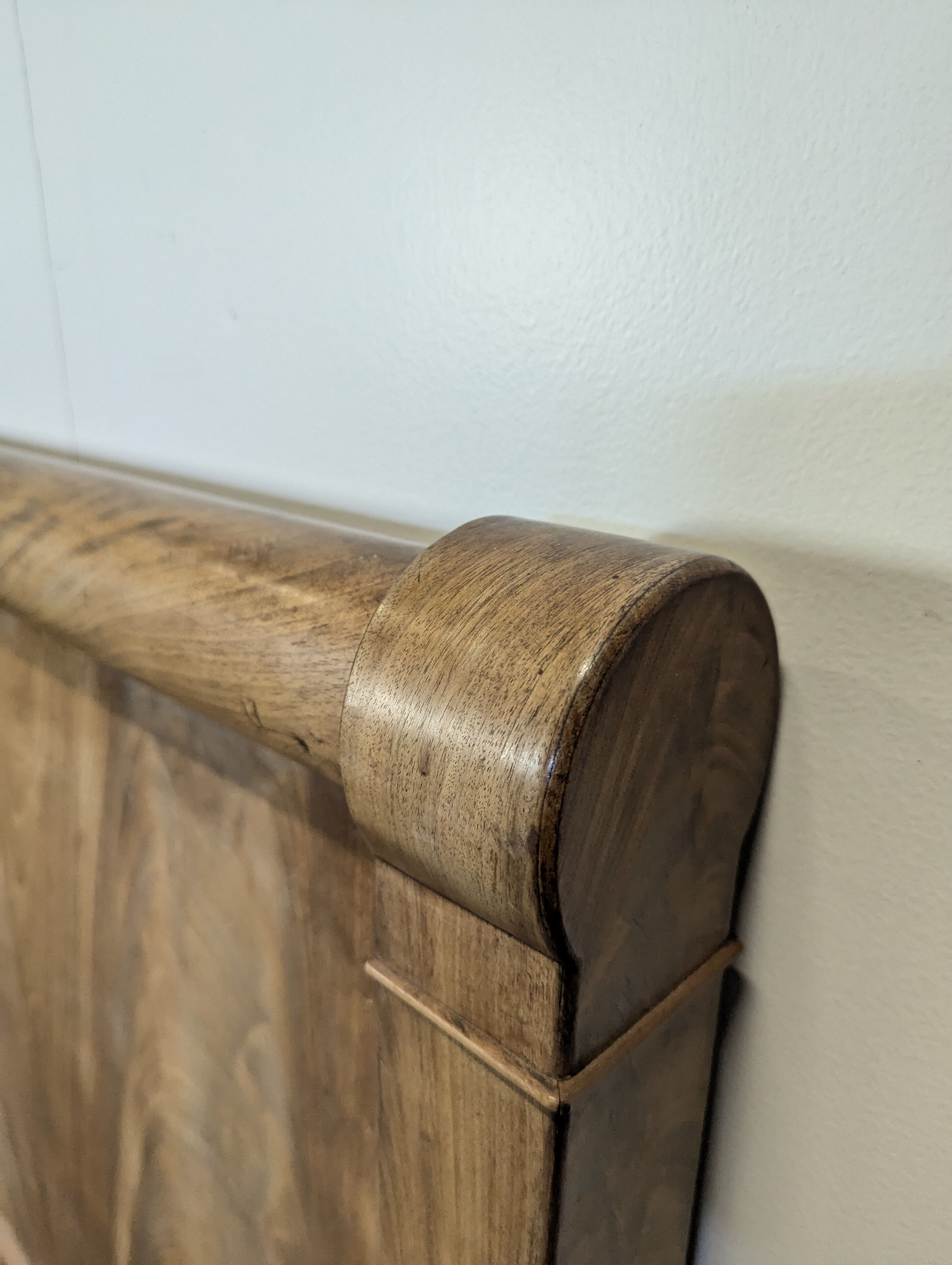 Restoration period daybed in flamed mahogany