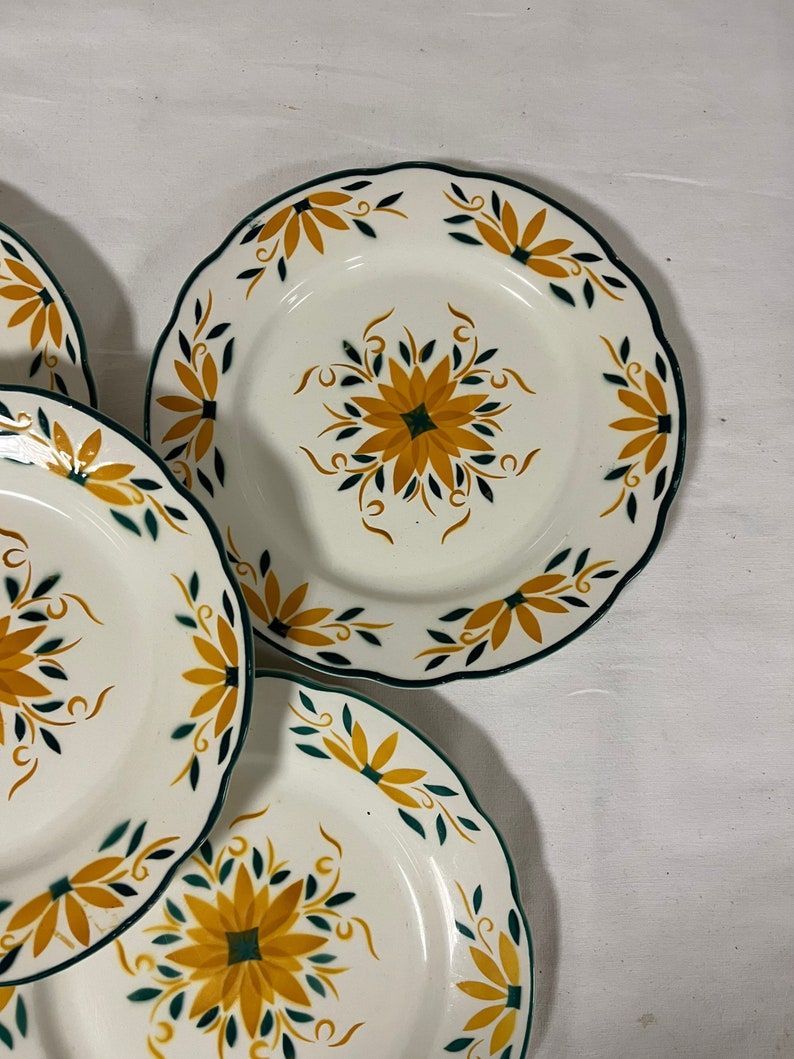 Set of 5 flat plates "Charolle" manufacture of Digoin and Sarreguemines