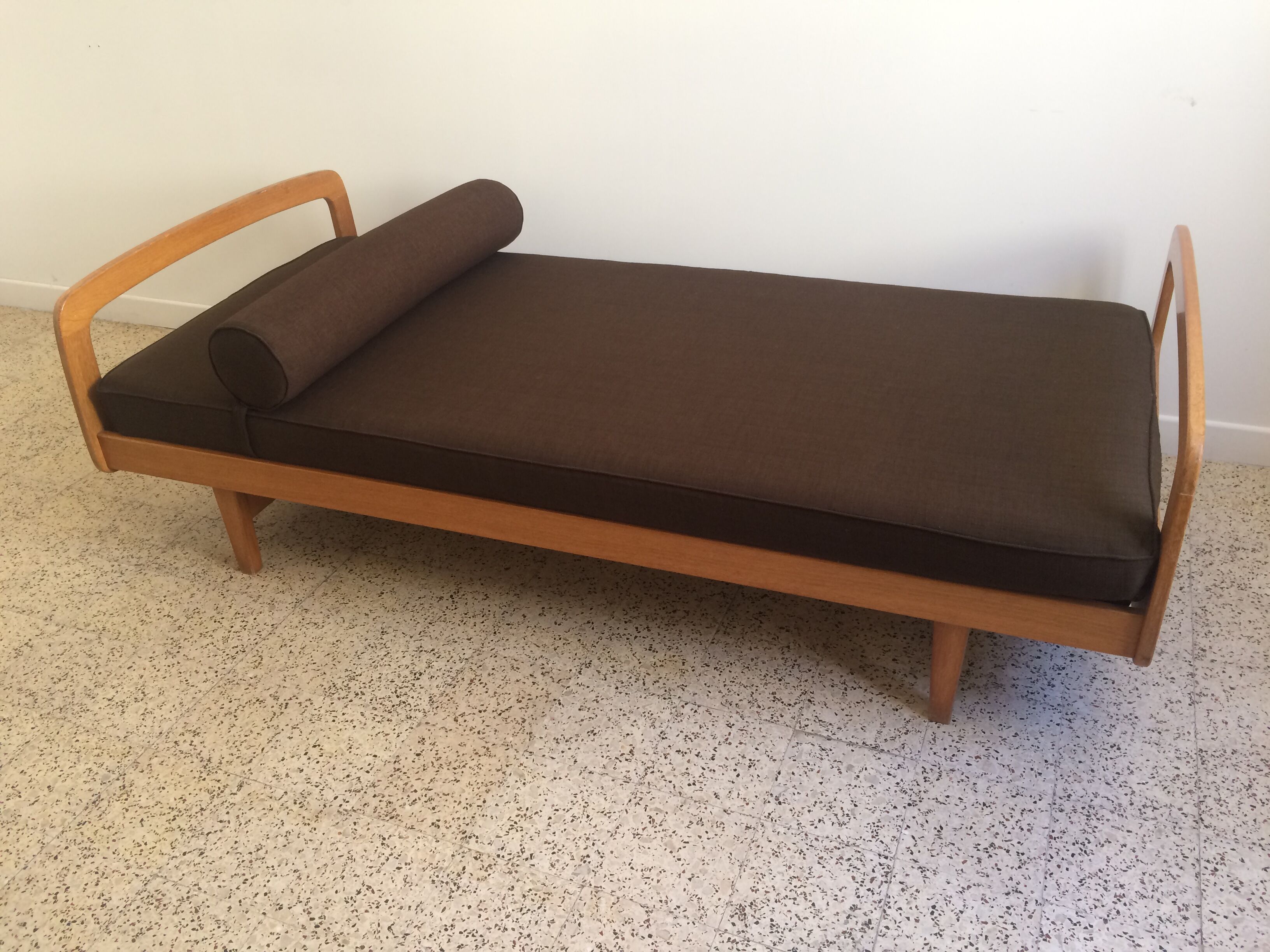 Bed daybed in oak clear of J. Hauville edition bema