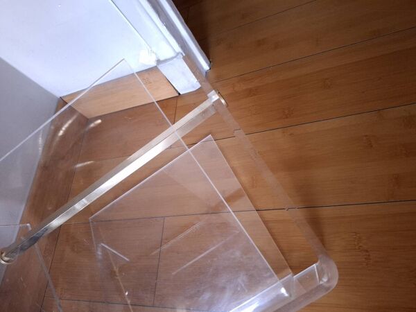 Porte revue en plexiglas David Lange pour Roche Bobois