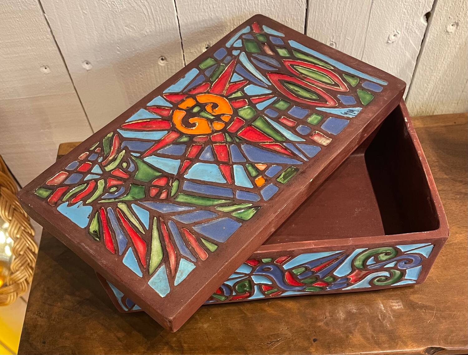 Ceramic box by Gabrielle Mankiewicz