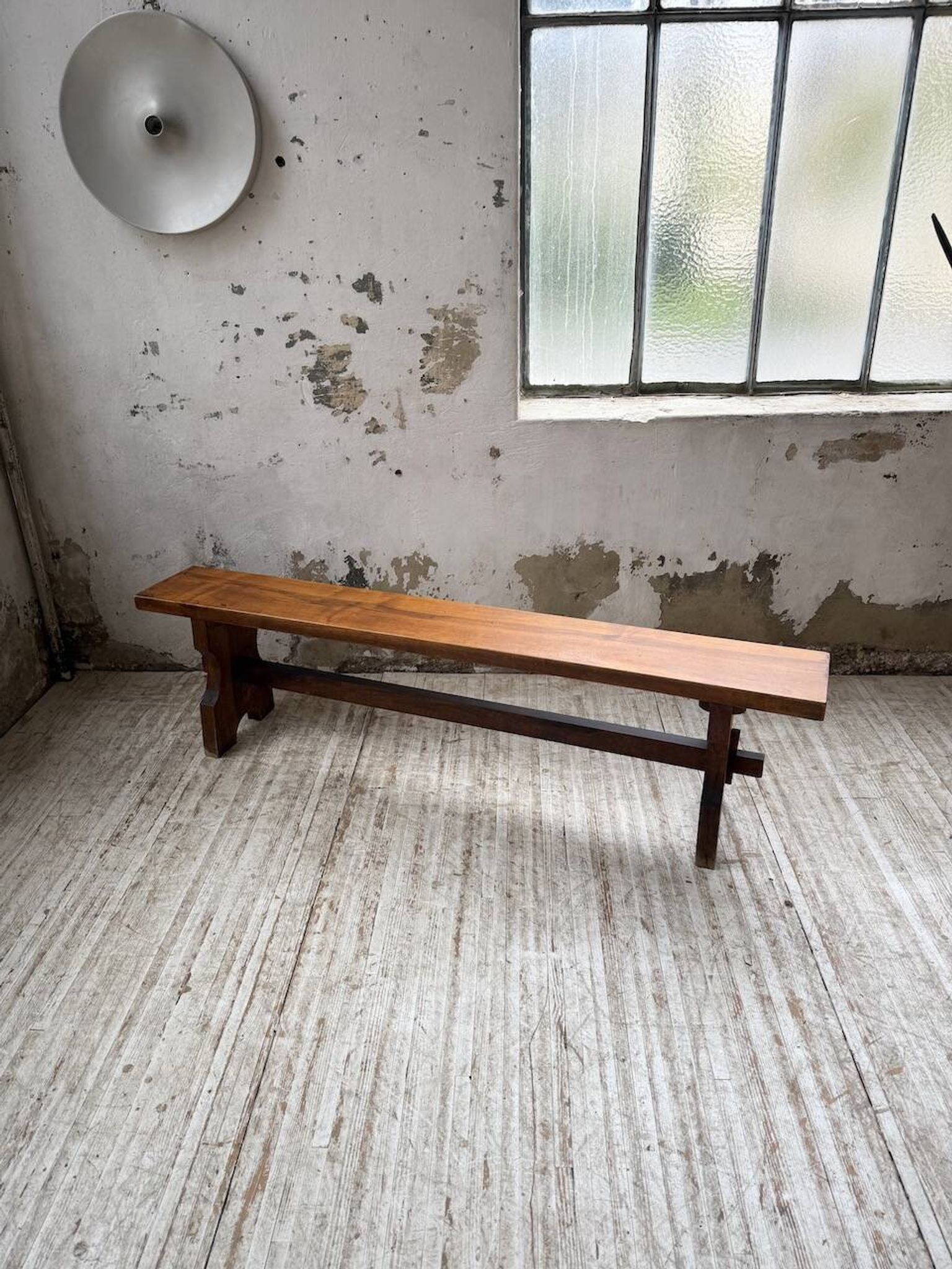 Paire de bancs noyer 1900