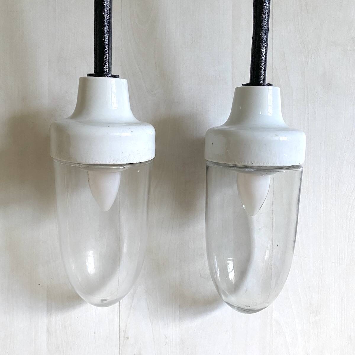 Pair of Art Deco wall lights in cast iron, glass and ceramic from the 1930s.