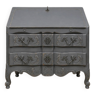 Commode scriban balbée de style Louis XV en bois laqué