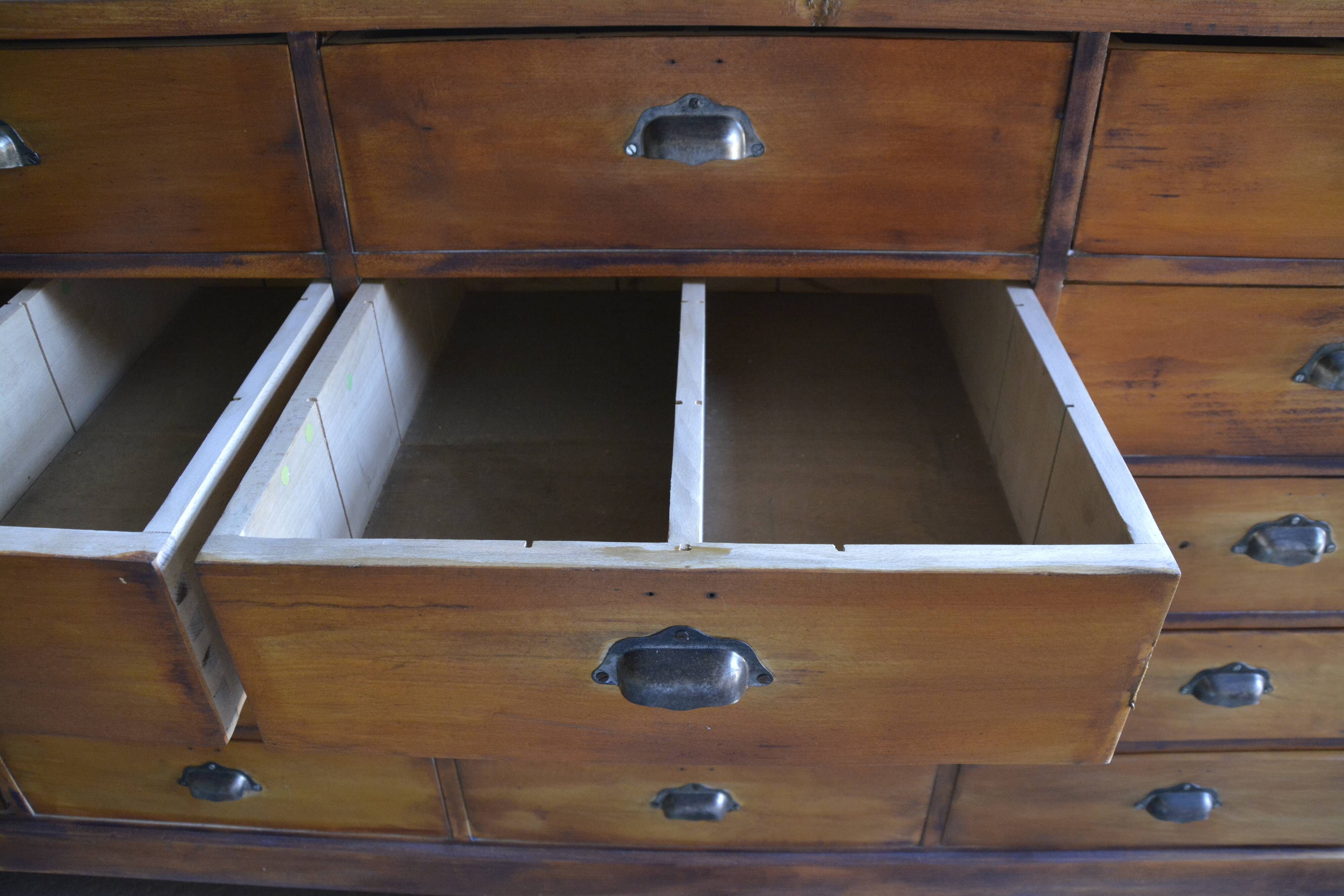 Trade cabinet with drawers