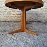 Baumann oval table