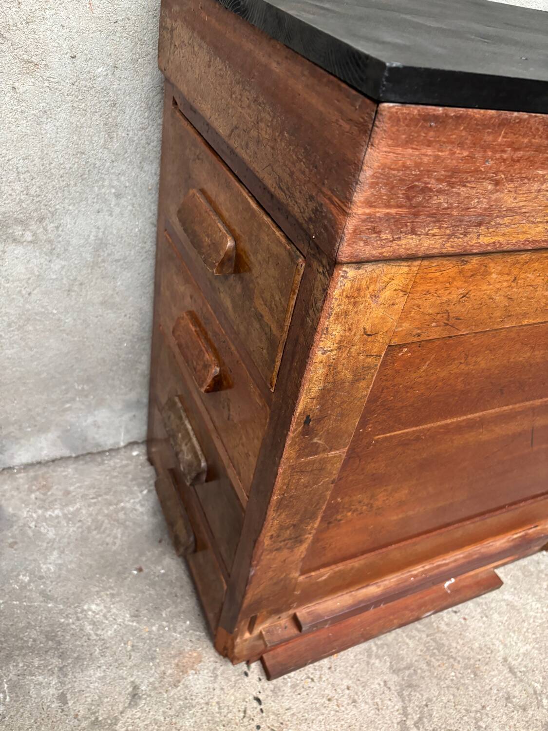 Atypical trade furniture