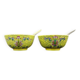 Pair of porcelain bowls and spoons "Famille Rose" China, early 20th century.