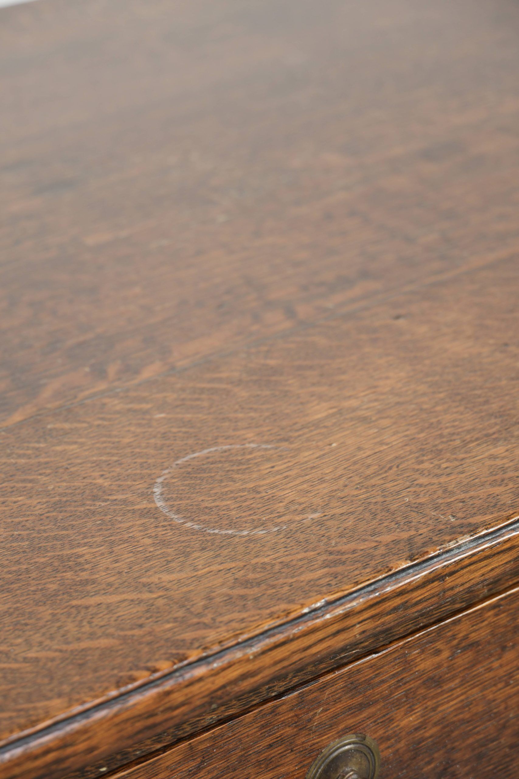 Antique English oak coffee table from the 20th century with two drawers