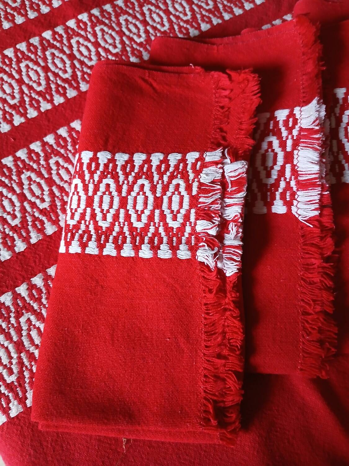 Tablecloth + 12 old napkins