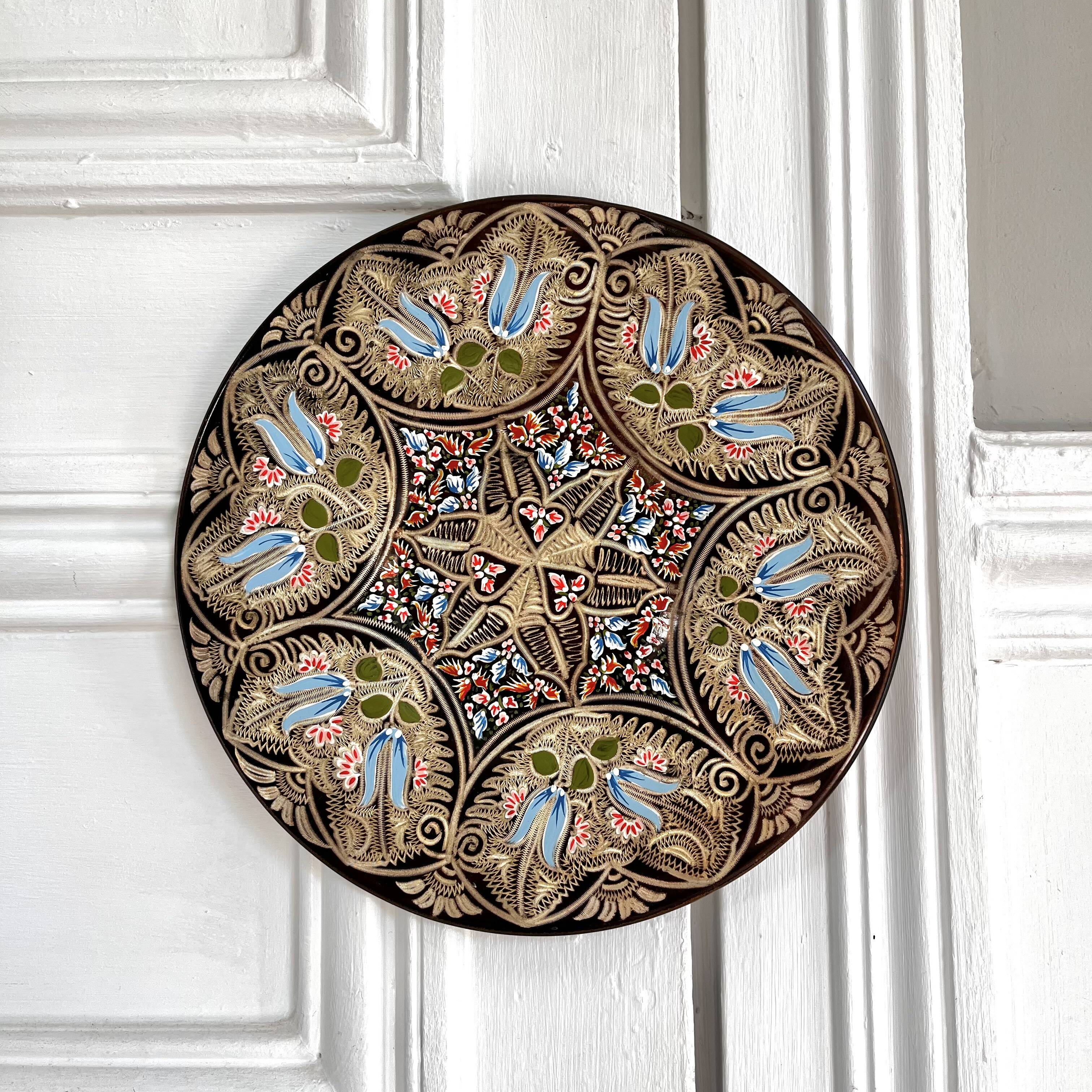 Assiette décorative fleurs peintes