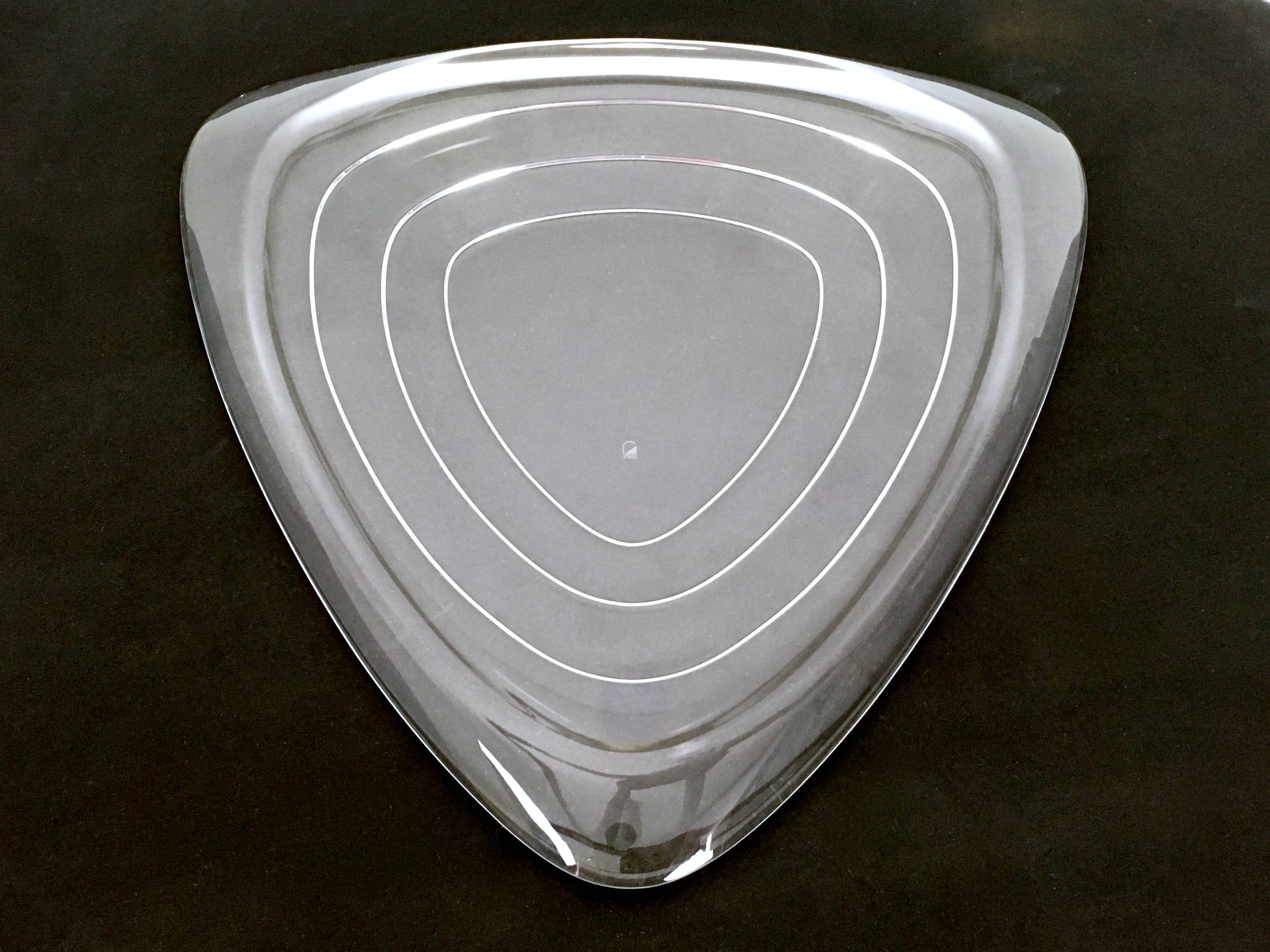 Plat de service triangulaire en verre, Italie, années 1990
