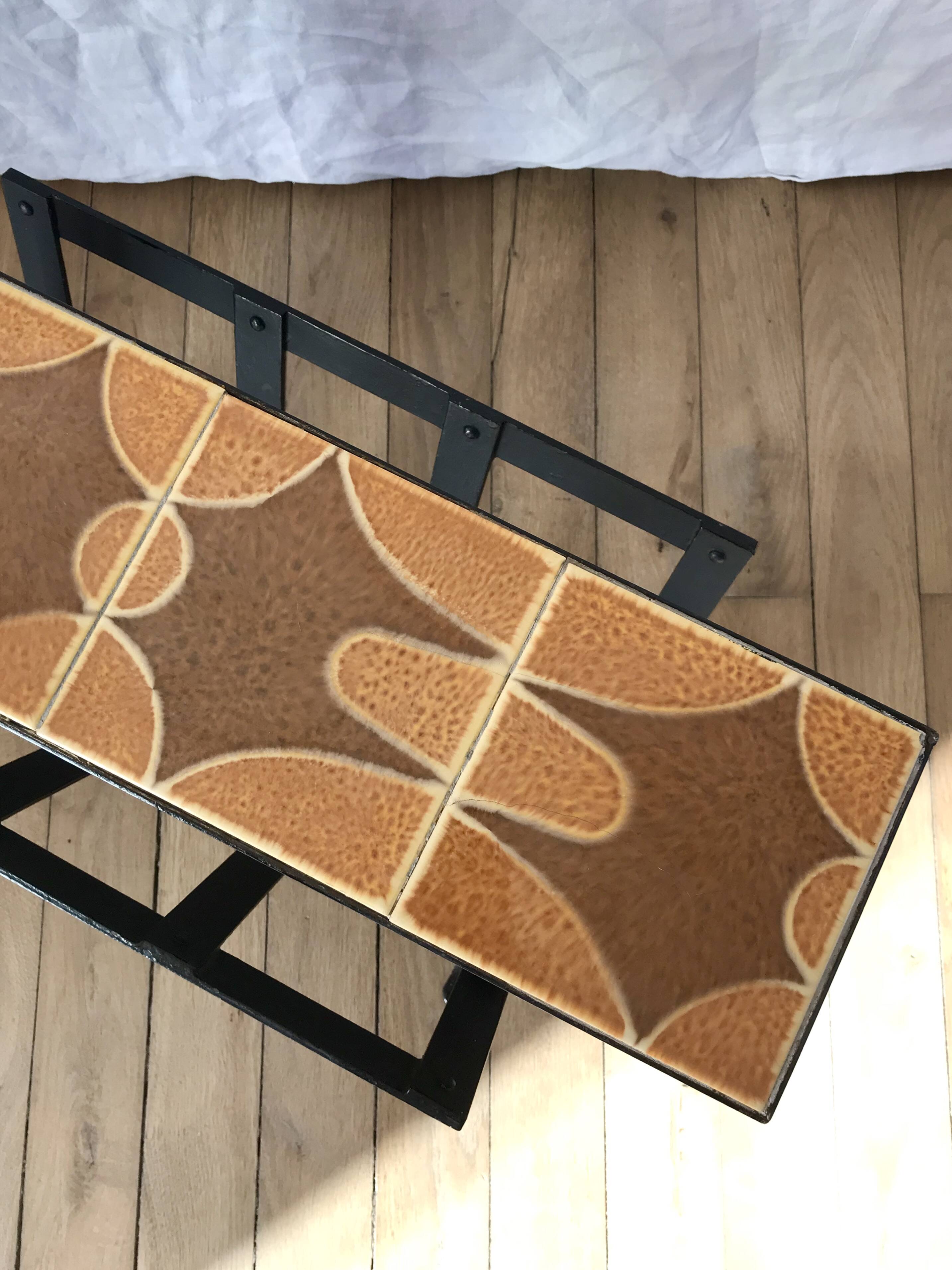 Magazine rack in ceramic and black, orange and brown iron from the 70s