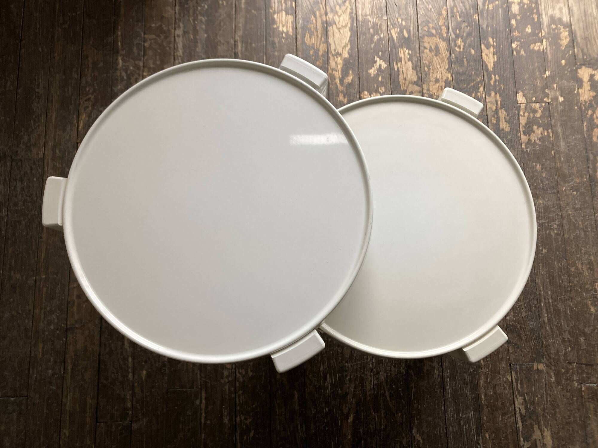 Pair of nesting coffee tables, space age Italian design 1960 Kastilia.