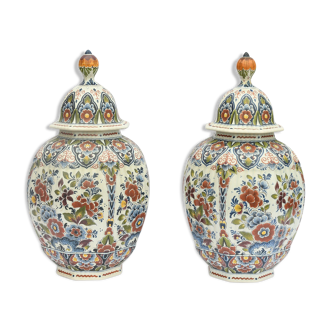 Paire de vases couvert en faience de Delft