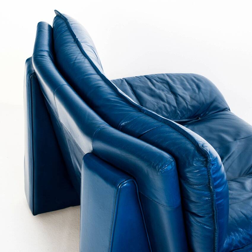 Vintage blue leather armchair and pouf by Nicoletti Salotti - Italy 80s