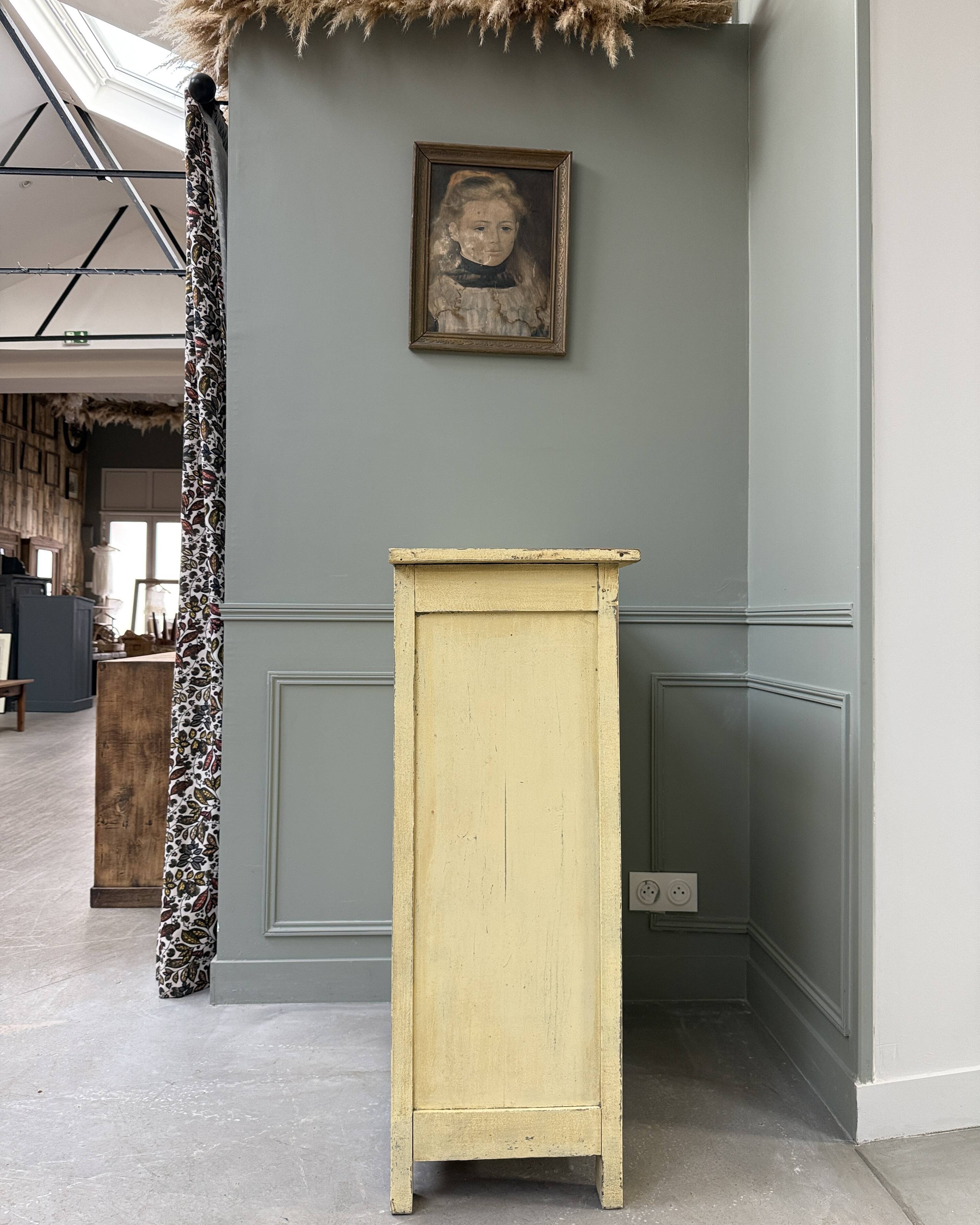 Yellow butter Parisian buffet