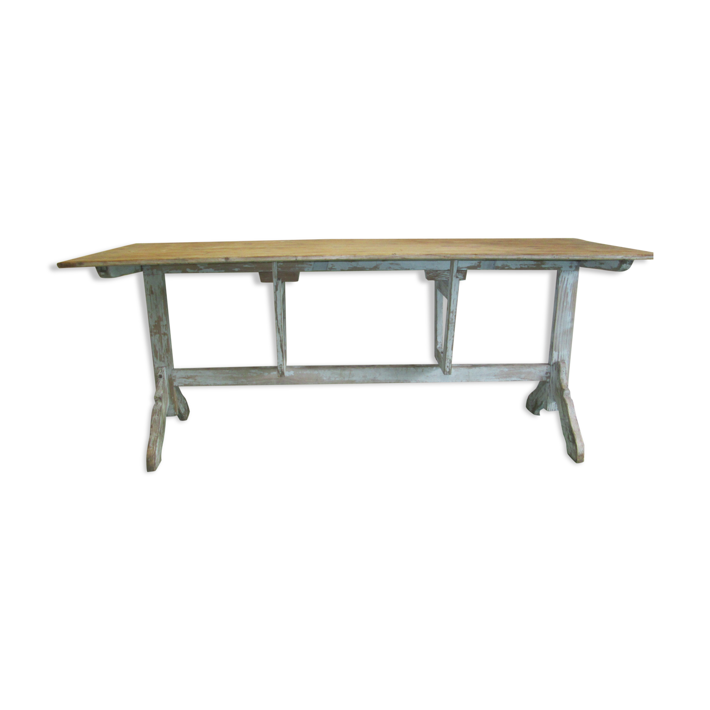 Winemaker in pine table