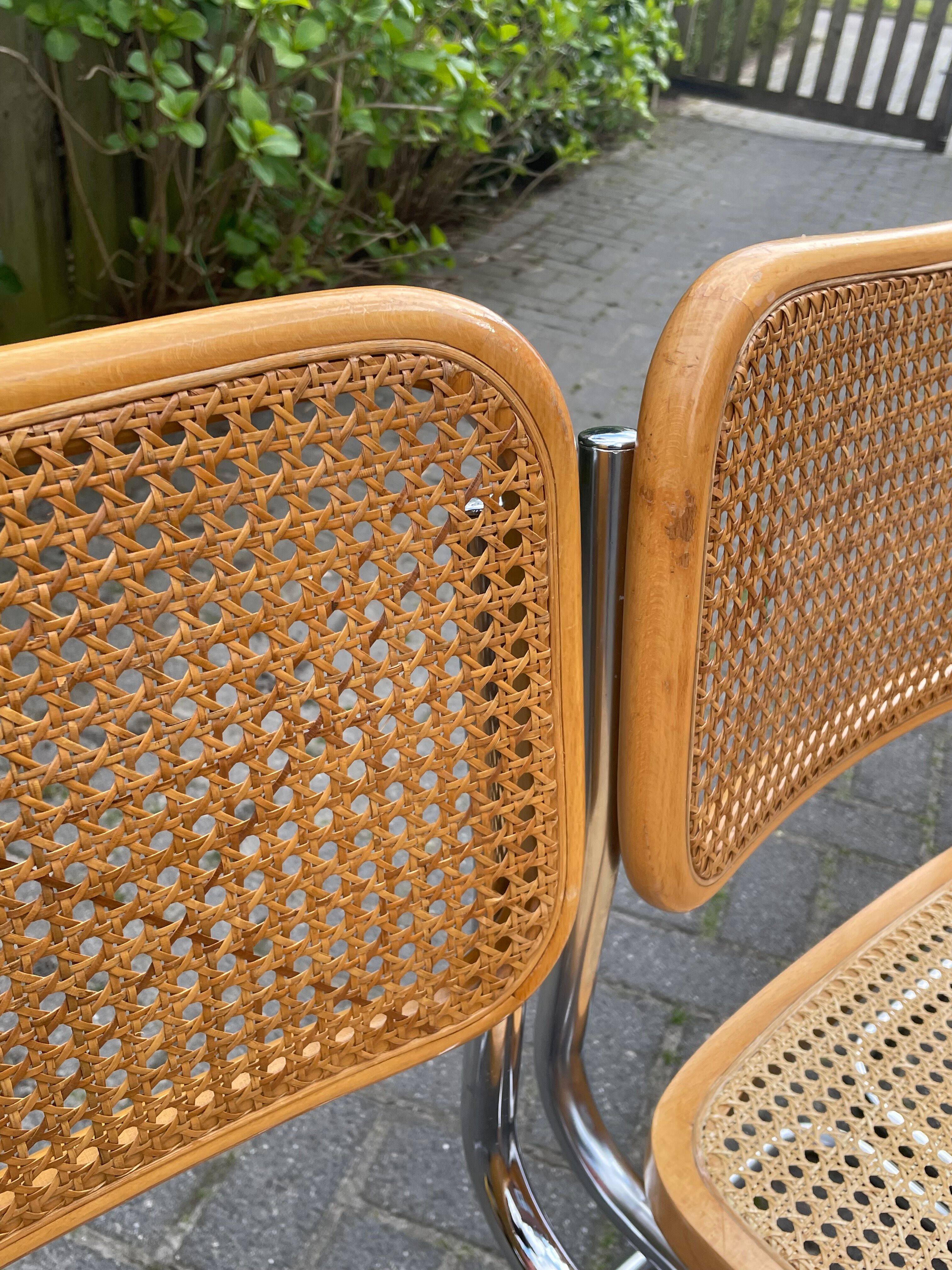 Ensemble de 4 Chaises vintage modèle Cesca B32 en chrome et bois