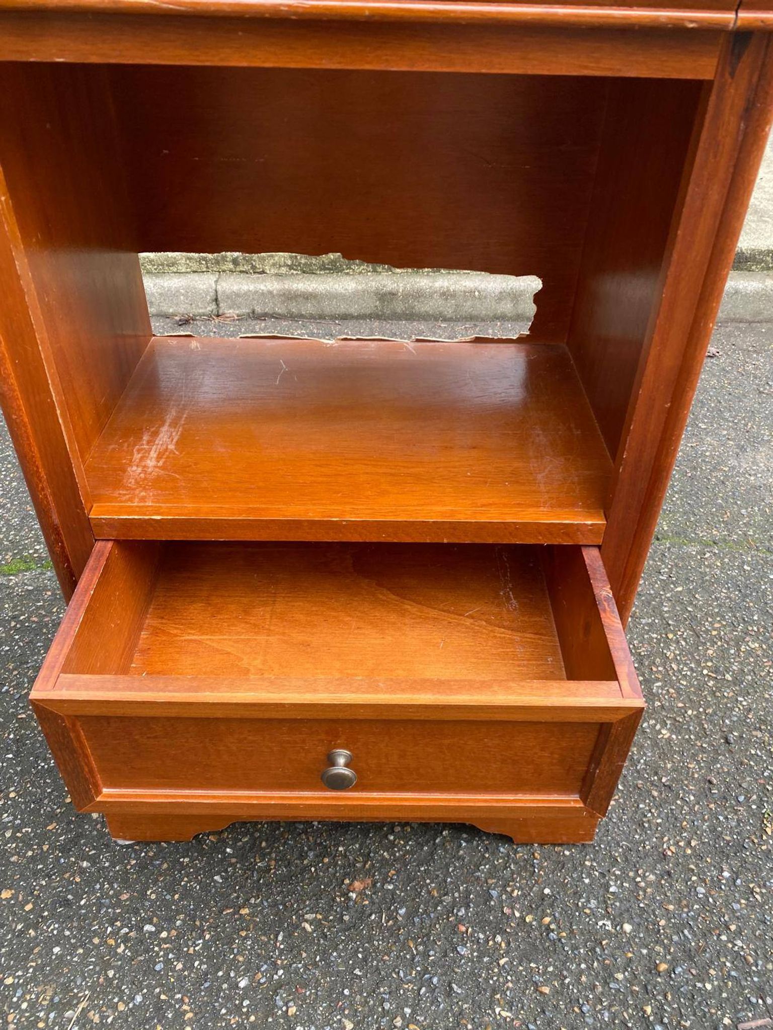 Louis Philippe chest of drawers in solid wood with 3 drawers.