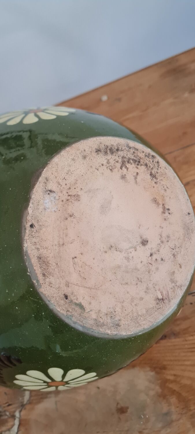 Earthenware salad bowl