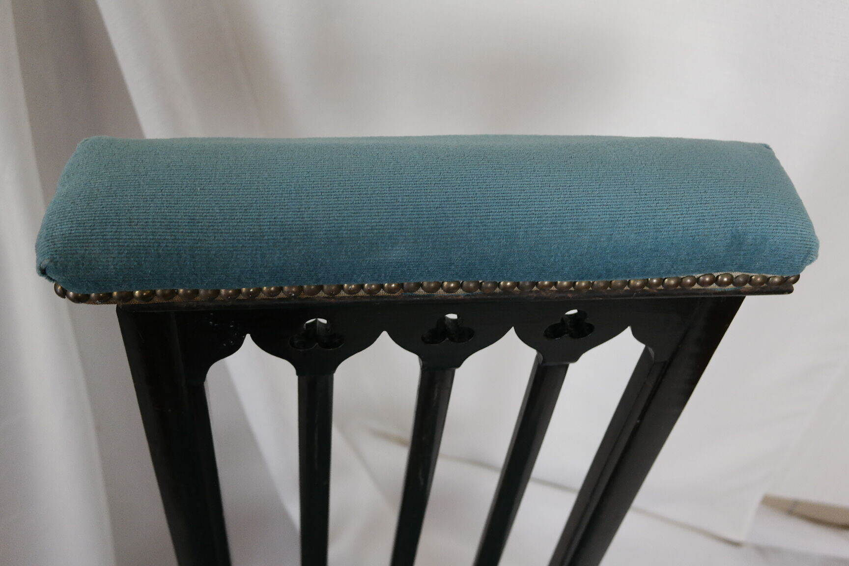 Chair prie-dieu style Napoleon III blackened wood openwork velvet blue