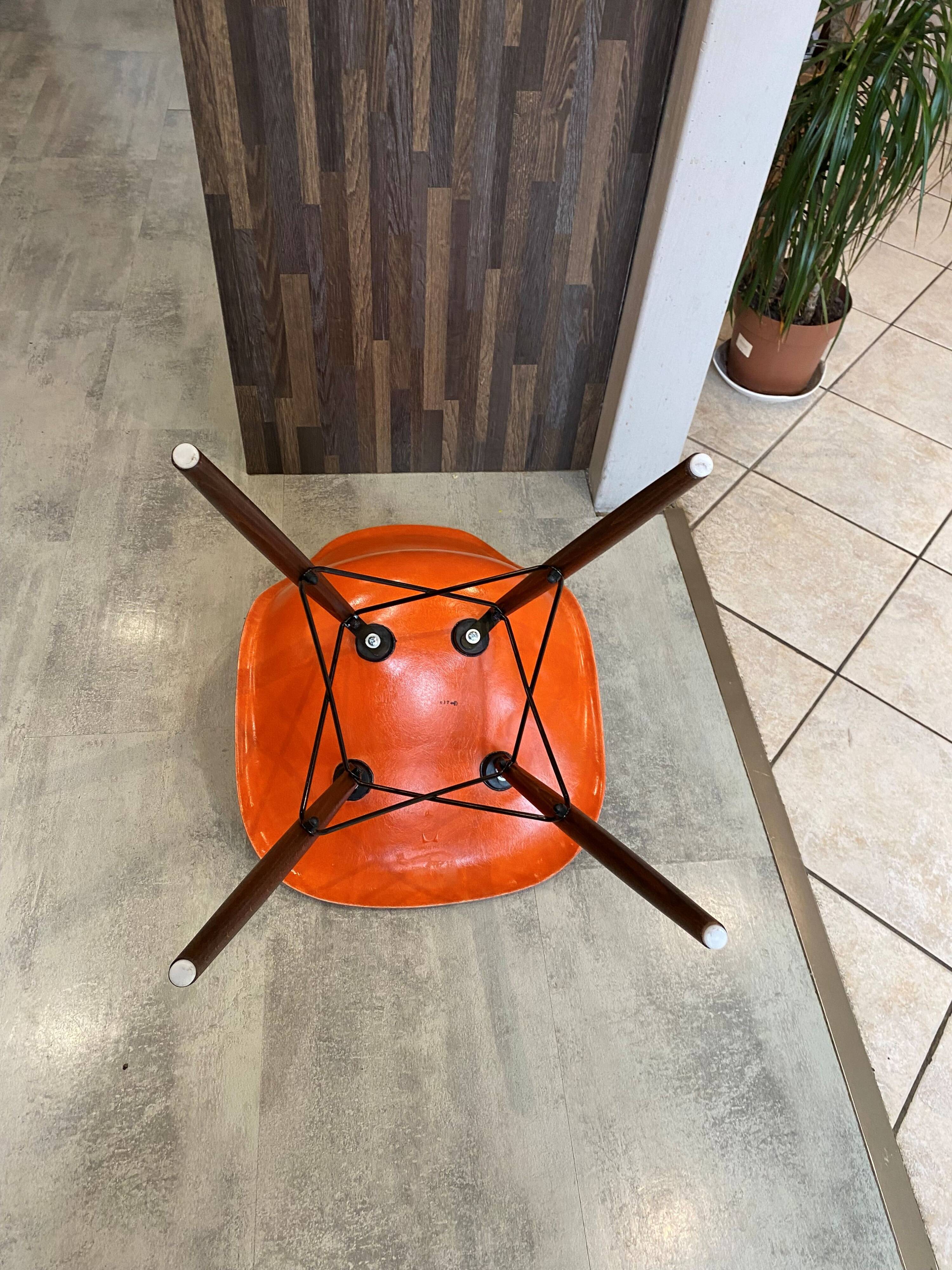 A dsw fiber red orange dowel walnut eames herman miller vintage 70 chair