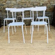 Ensemble de 5 chaises blanches en bois