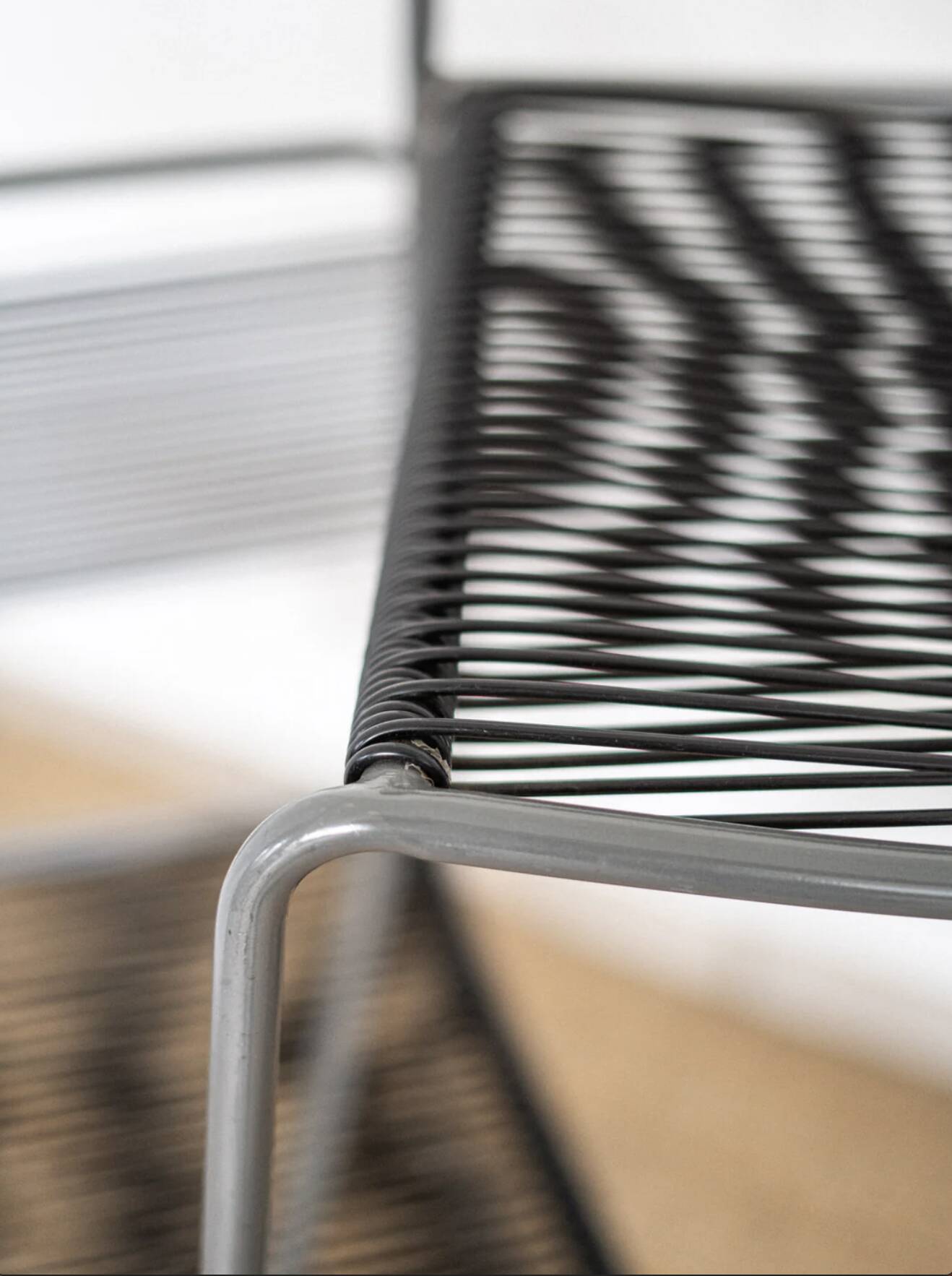 Ensemble de 4 chaises en scoubidou noir