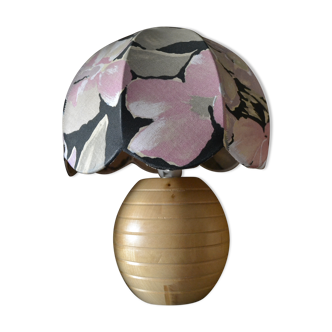 Striated wooden ball lamp