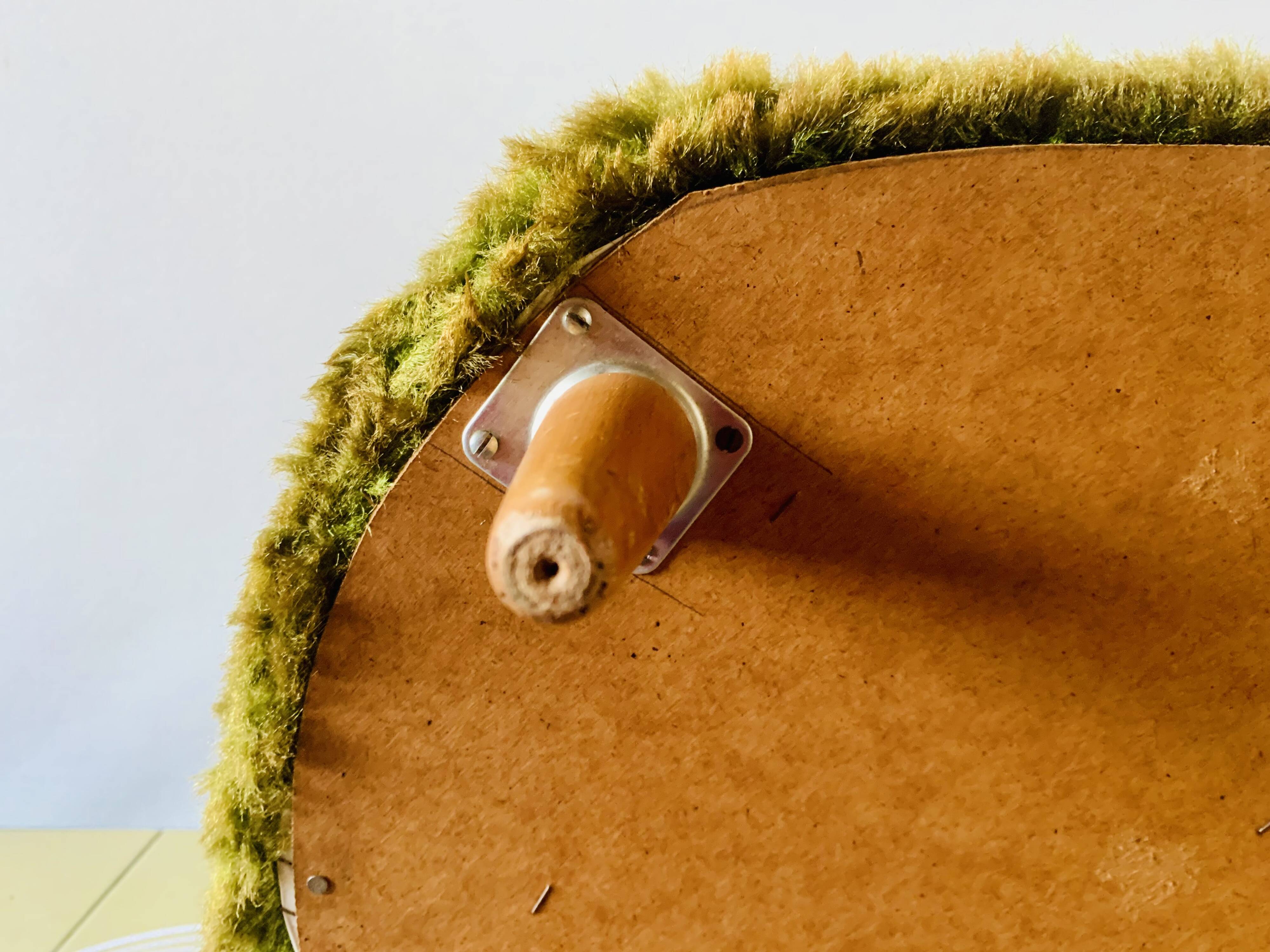 Vintage moumoute chest pouf