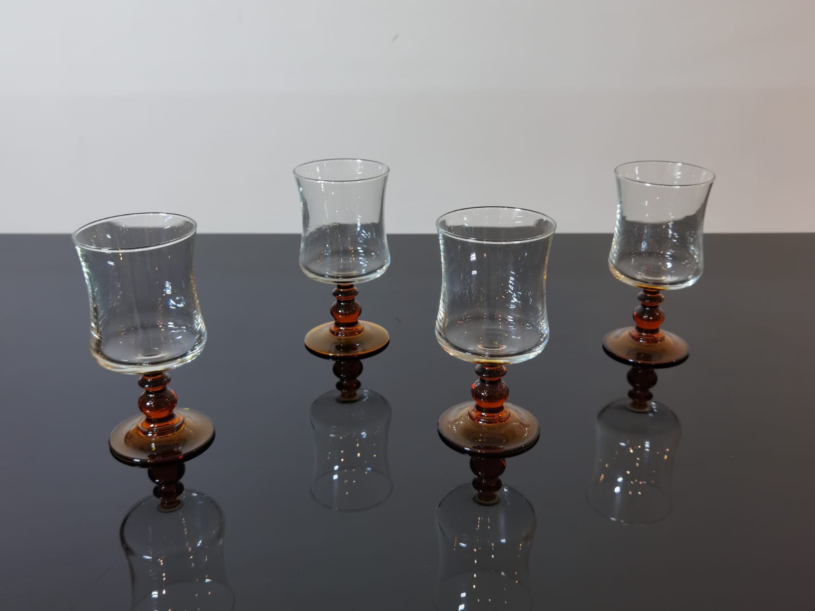 4 verres à vin Luminarc pieds ambrés