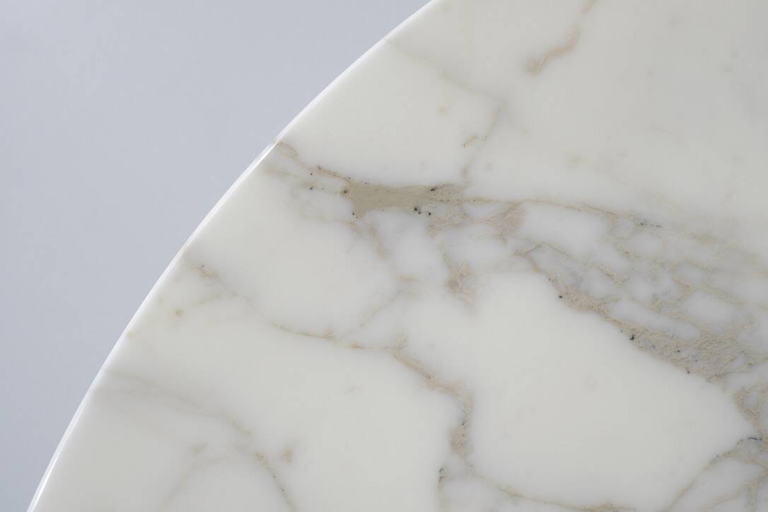 Tulip dining table in marble by Eero Saarinen for Knoll International.