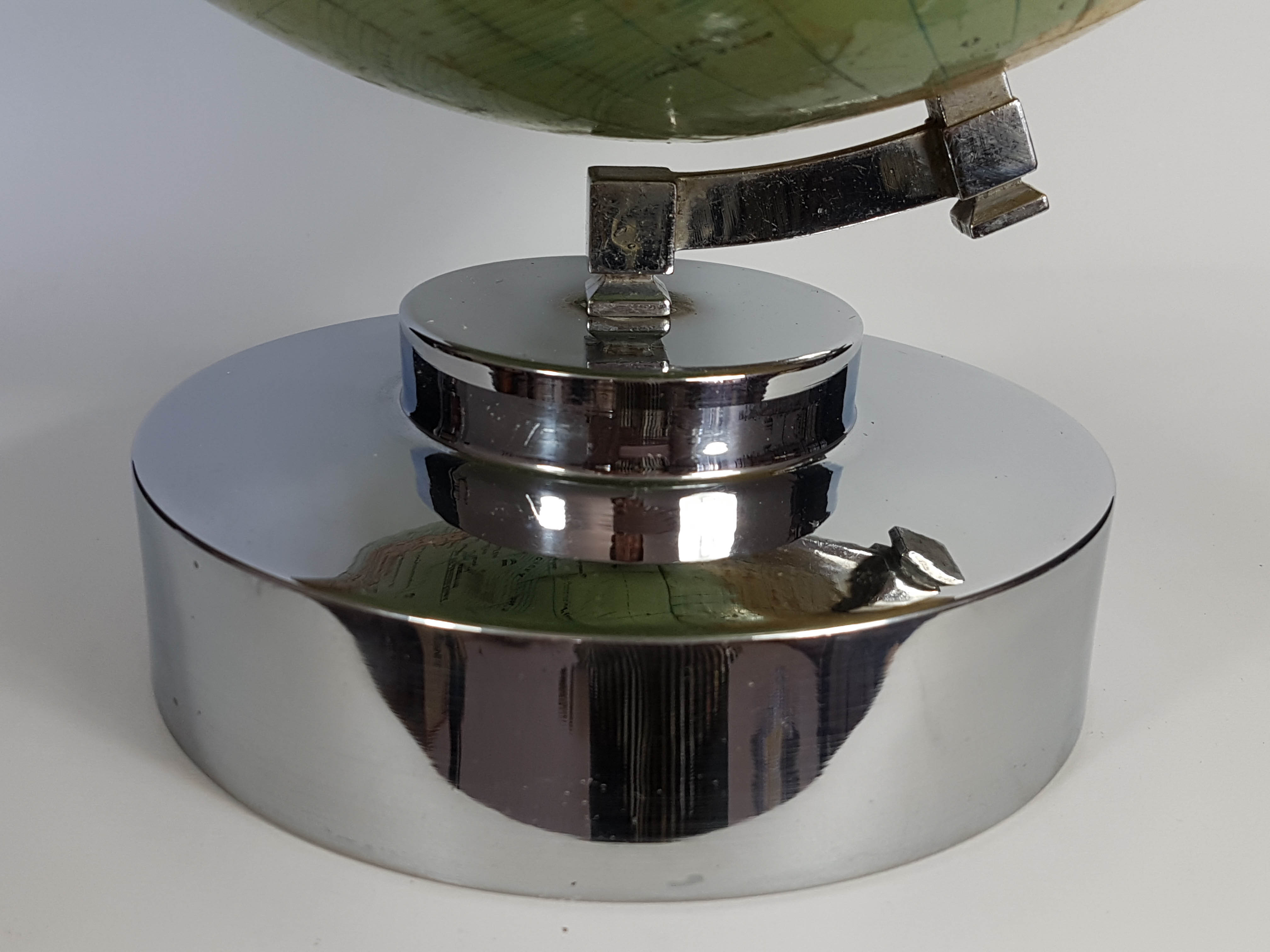 Globe terrestre Bertaux Editeur, 1930/1950