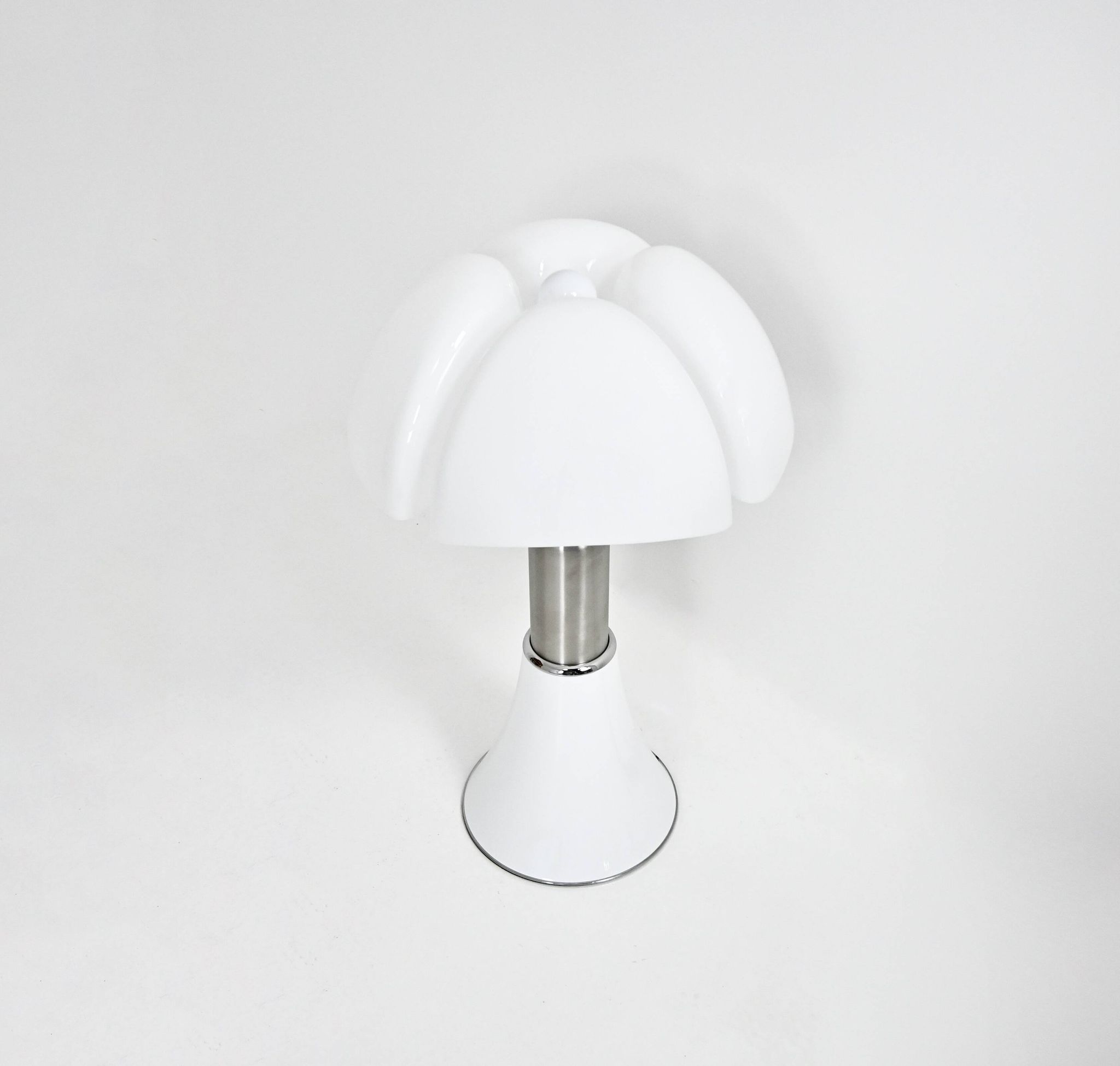 Lampe de table « Pipistrello » blanche de Gae Aulenti pour Martinelli Luce